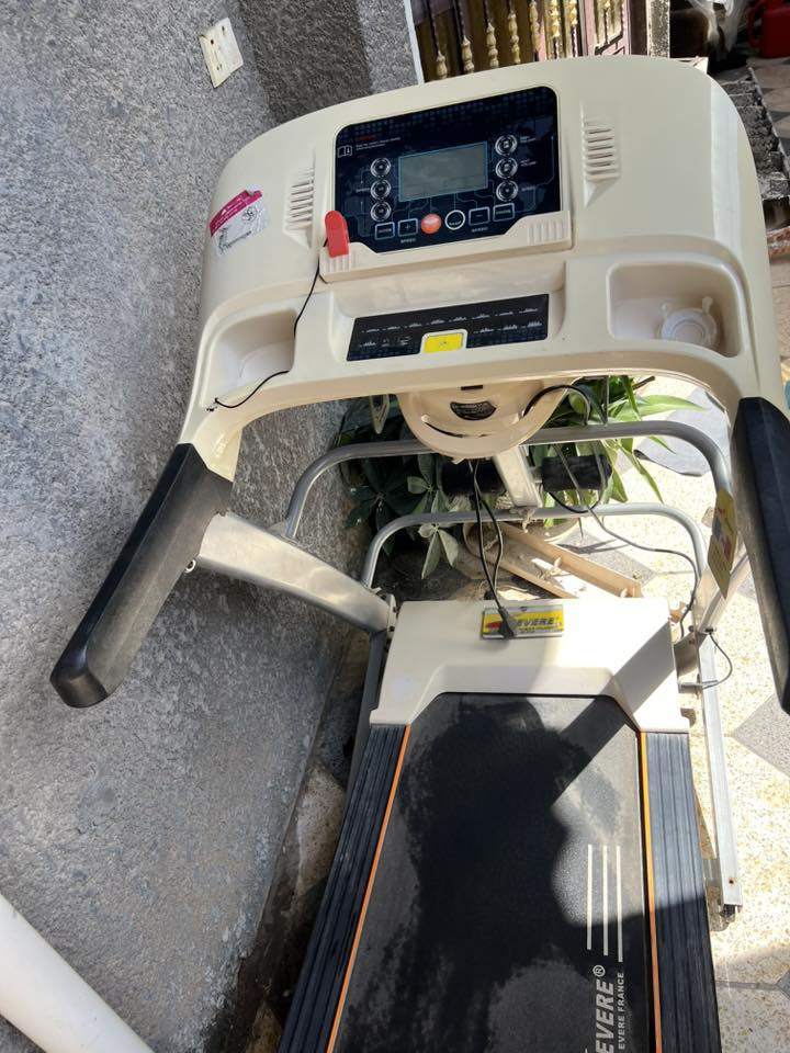 سلام عليكم جهاز جري استخدام قليل بسعر 300 /رقمي ***********
