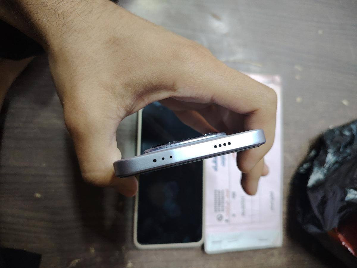 السلام عليكم ريدمي نوت 15 برو 5G جهاز نضيف كامل ملحقات كارتون وشاحنة مكاني الموصل ايسر 
***********
