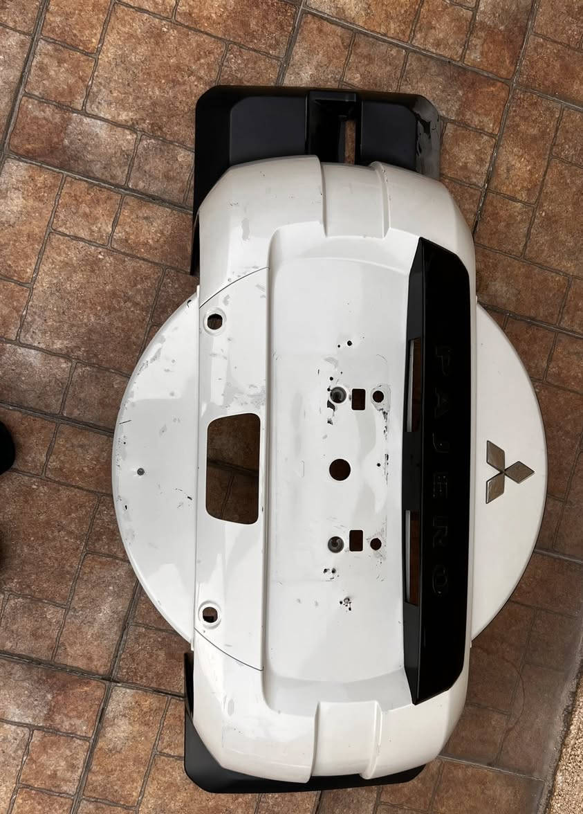 السلام عليكم من رخصة الادمن  لايت باجيرو اصلي و كفر اسبير للبيع التفاصيل على الرقم الخاص***********
