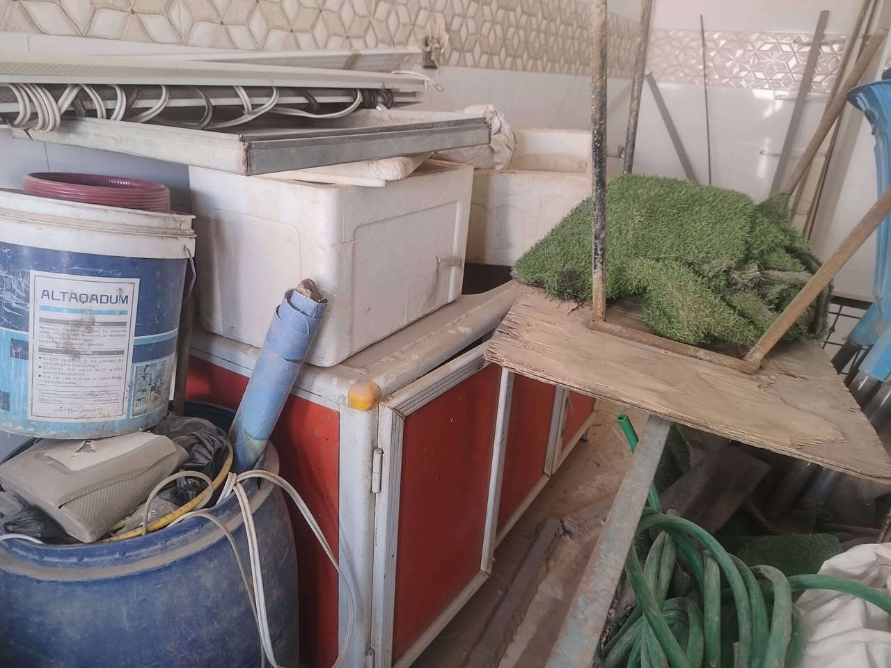سلام عليكم قفص دجاج وكشر ثلاجه وبراد وسنكي وهواي غراض للبيع رقمي***********
