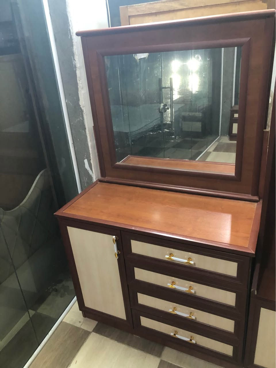 غرفە شاباب کانتۆر Mdf ولباقی کامل ساج عیراقی ١٠٠ بل١٠٠ نضیفە أربيل, العراق


**إذا كنت صاحب هذا الإعلان وتريد حذفه لأي سبب، رجاءا أرسل رسالة إلى الدعم الفني**