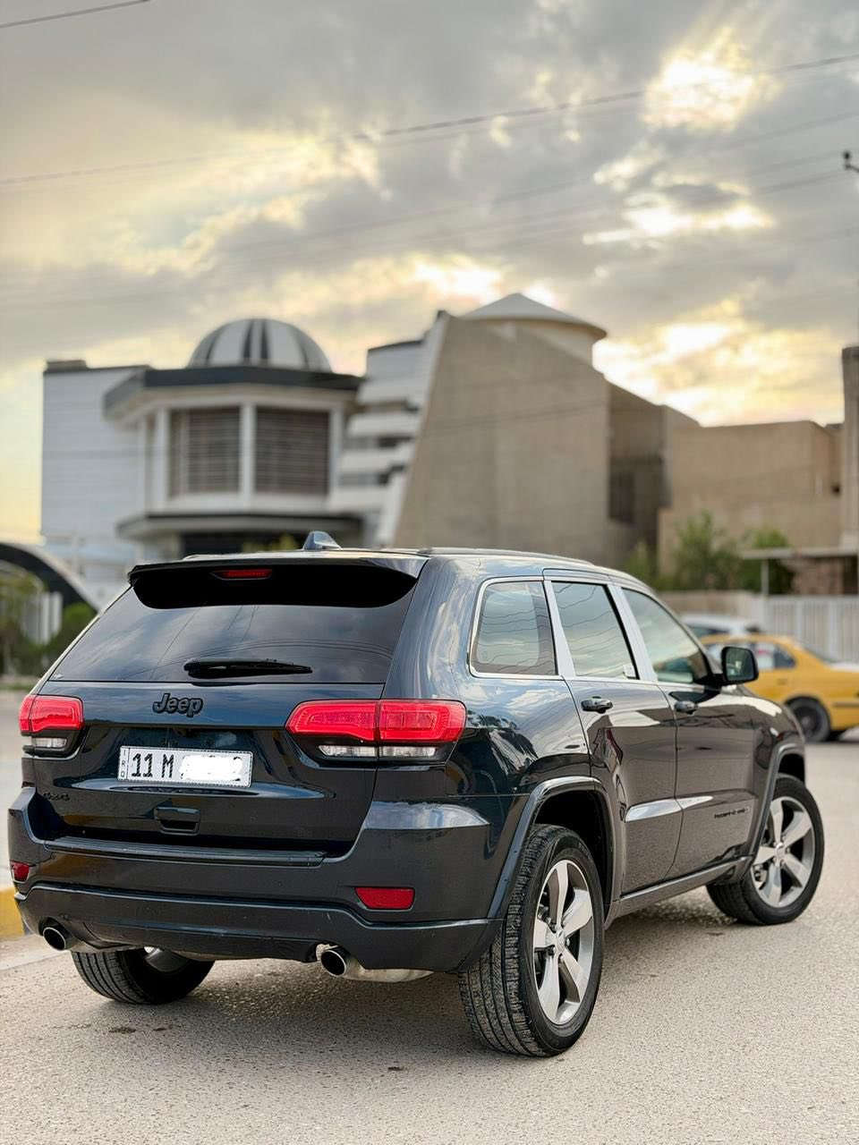 سلام عليكم
للبيع جيب شيروكي 2015وارد امريكي
سونار بلمنشور بيه قطعتين بدون دواخل ابد 
فول مواصفات للخير 

صور الحادث بلمنشور 

رقم بغداد جديد تحويل ثاني يوم 
سياره ماشيه 100الف 
سعرخاص رقم الهاتف ***********
