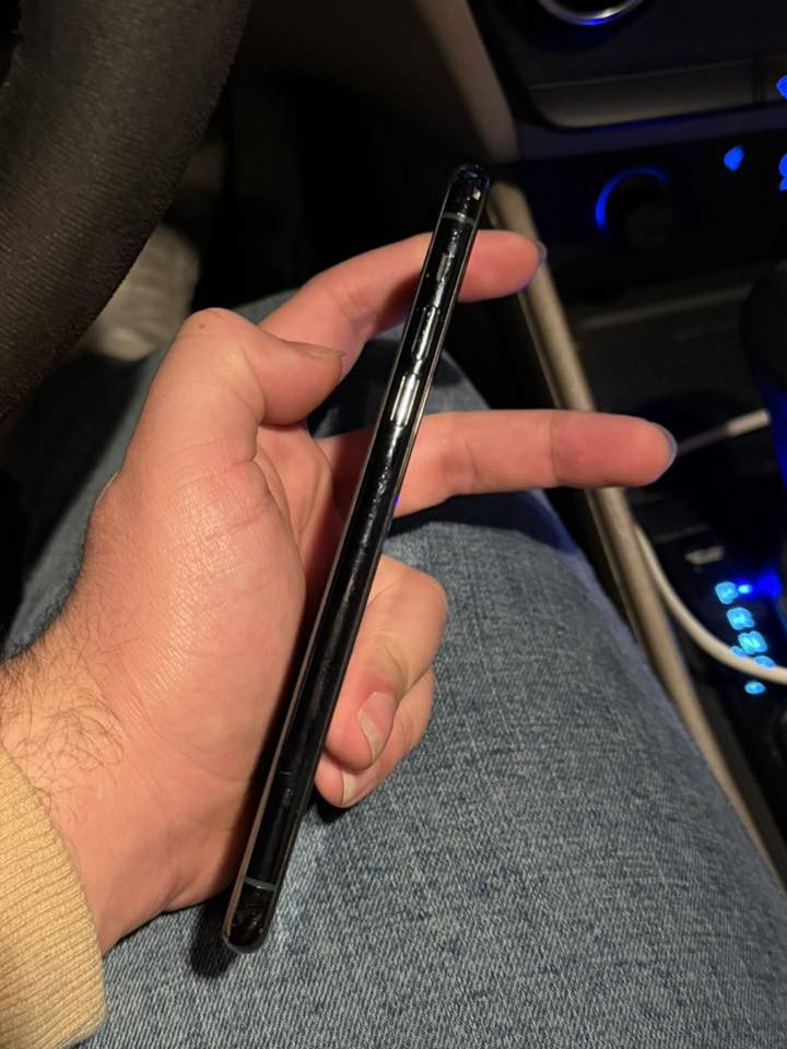 ايفونً11 برو ماكس للبيع فقط بس بطاريه مبدل اصلي شرط الفحص الباقي كله بلادي بدون اي عيب سعر 225 بيها مجال مكان كركوك رقمي ***********
