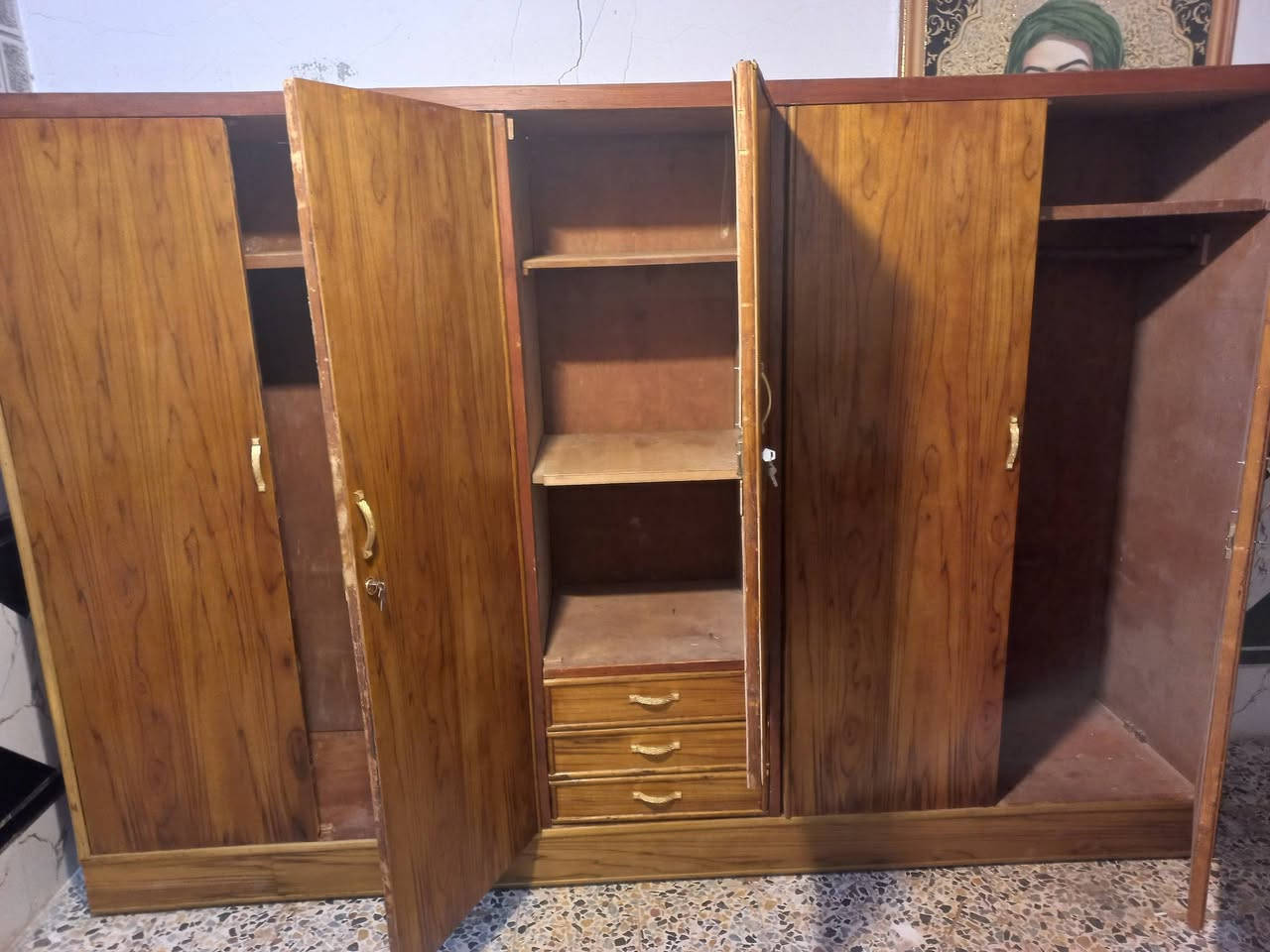 كنتور صاج ابو الخمسه نضيف مستعمل تزكام السعر ٢٥٠ وبي مجال الرقم بي وتساب بس ***********المكان الماجديه سيد جميل شارع ٢٠
