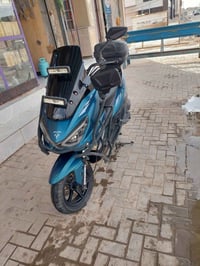 دراجه كامله وجاهزه ومابيه اي نقص ومامفتوحه الدراجه كهربائيات كلها شغال...