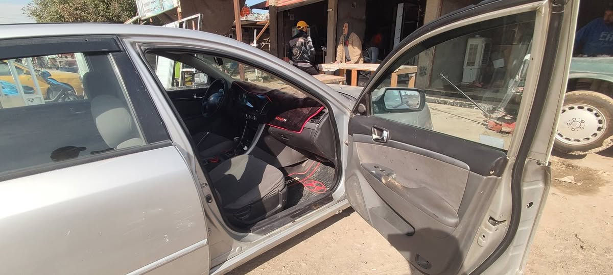 السلام عليكم ورحمه الله وبركاته سوناتا 2010وارد امريكي محرك ٢٤٠٠ دوش مصبوغه حزام حادثها صفحه السايق بدون القمارة مابيها دكت چاكوچ وصور واضحه رقم سليمانيه تريد وكاله تريد تحويل تبريد تدفئه شغال زنون شمسي اي استفسار اتصل ***********غير متواجد ع النت
