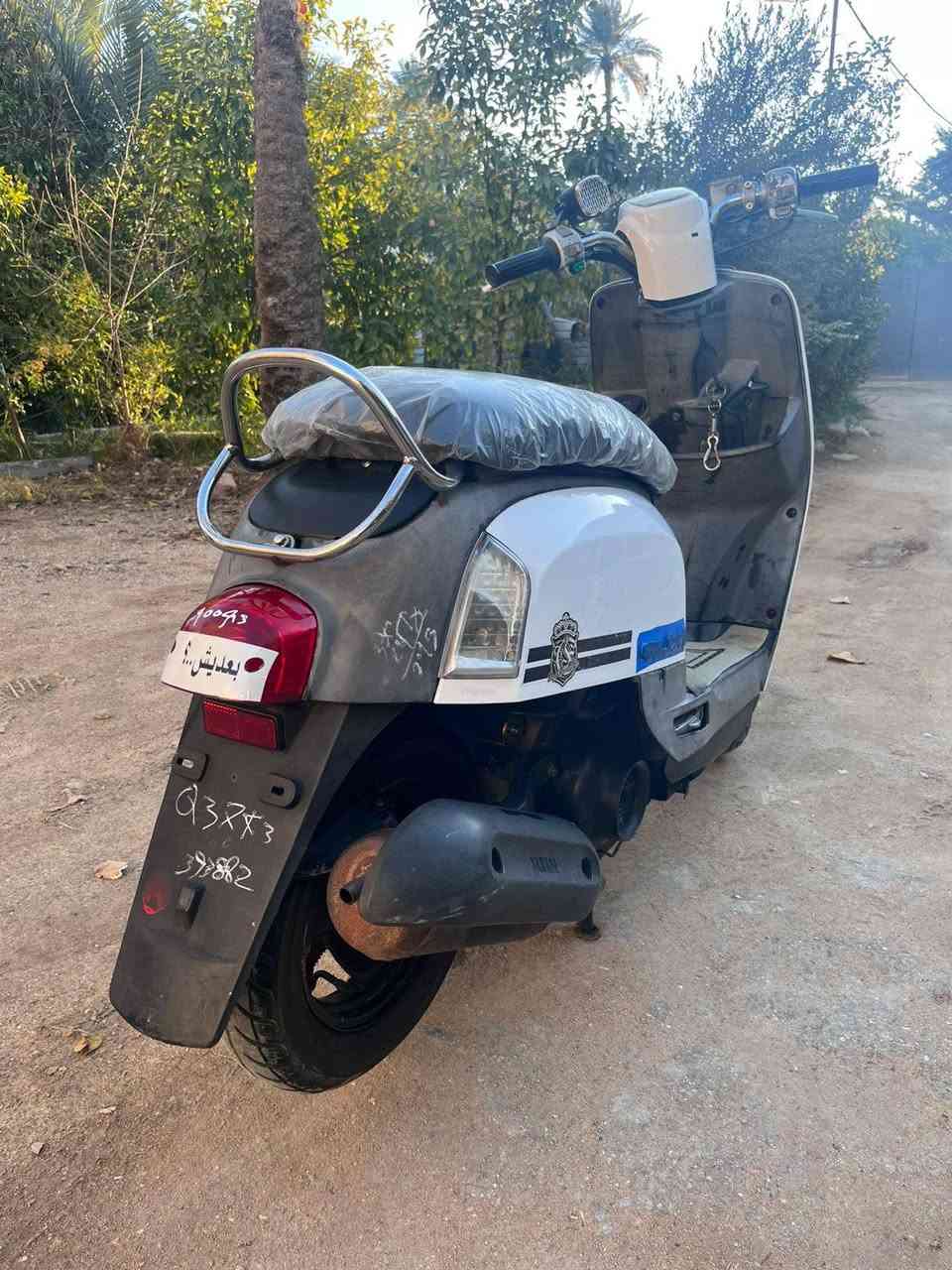 سلام عليكم درجه بوليس للبيع طالعه من الربه صارله 3تشهر مديل 2008 الدرجه كامله امكمله محركه ناعم معدال 115 اوشلعه حلوه كهربائيّات كله شغله سلف هندر كله شغال الصبح نكره سلف تايرات زوج جدد  كفرات بلاديه وبيه وصل معرض موجود سعره 850اوبيه مجال للشراي يتصل على رقم ***********
