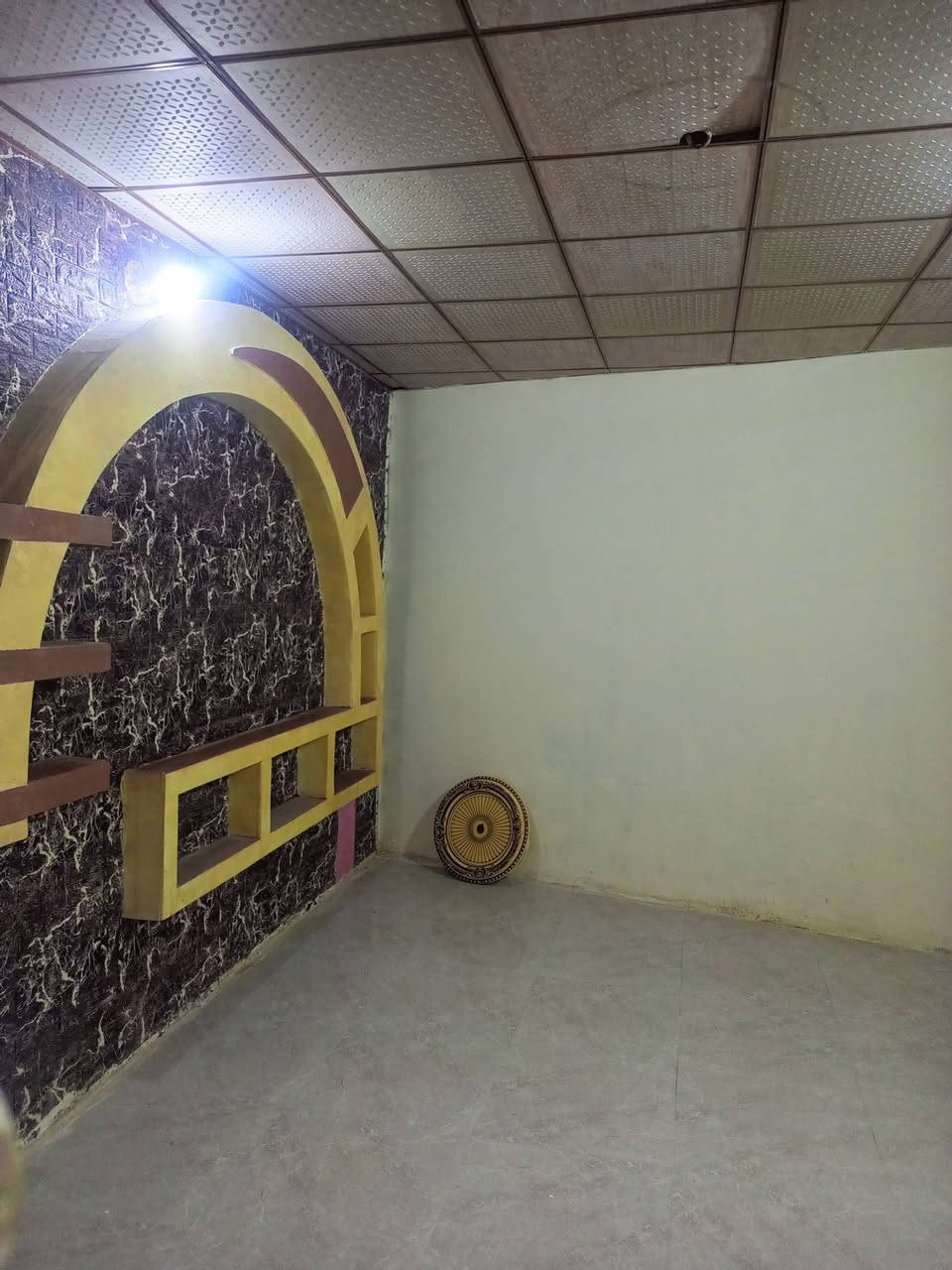 🏠✨ للإيجار – بيت  100م ✨🏠

📍 المواصفات:
🛋️ استقبال مرتب
🏢 صالة عدد1
🛏️ غرف عدد 2
🚿 مجموعة صحيات متكاملة
🍽️ مطبخ جاهز
🌤️ 
💼 

الموقع:  الاسكان قرب مدارس المناهل الاهلية

📞 للاستفسار: ***********
