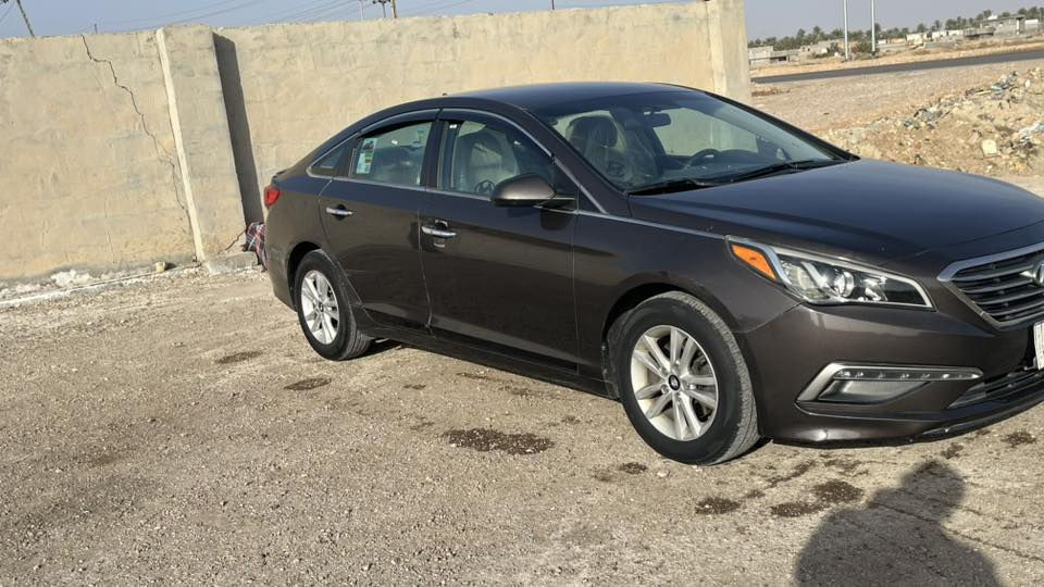 سلام عليكم 
هونداي سوناتا للبيع 
موديل 2015 وارد امركي كلين رقم بغداد تحويل مباشر  كير محرك المكينه كاملة وحدادية كفاله تخم تاير جديد السيارة جاهزة للاخير  3 وضعيات قيادة ايكو ونورمال وسبورت تحكم ستيرن مكان السيارة ديالى السعر 128 وبيها مجال ***********
