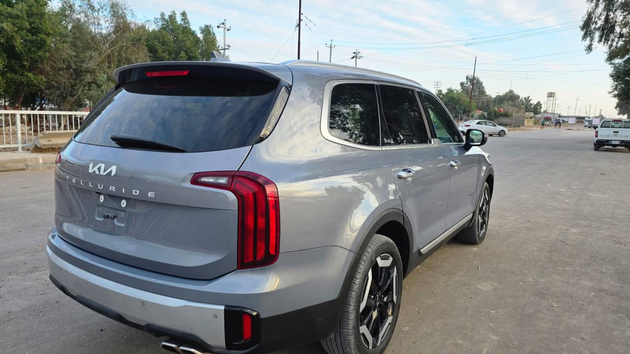 للبيع تيلورايد 2024Sبدون رقم منفيس بسمي حجم المحرك : 6 سلندر 3800
عداد المسافه :18الف mill 
الضرر : جاملغ فقط صبغ بدون ارباك بدون دواخل 
السياره نضيفه جدا بدون نواقص 
السعر267بيه مجال قليل كلش  ***********مكان الديوانيه
