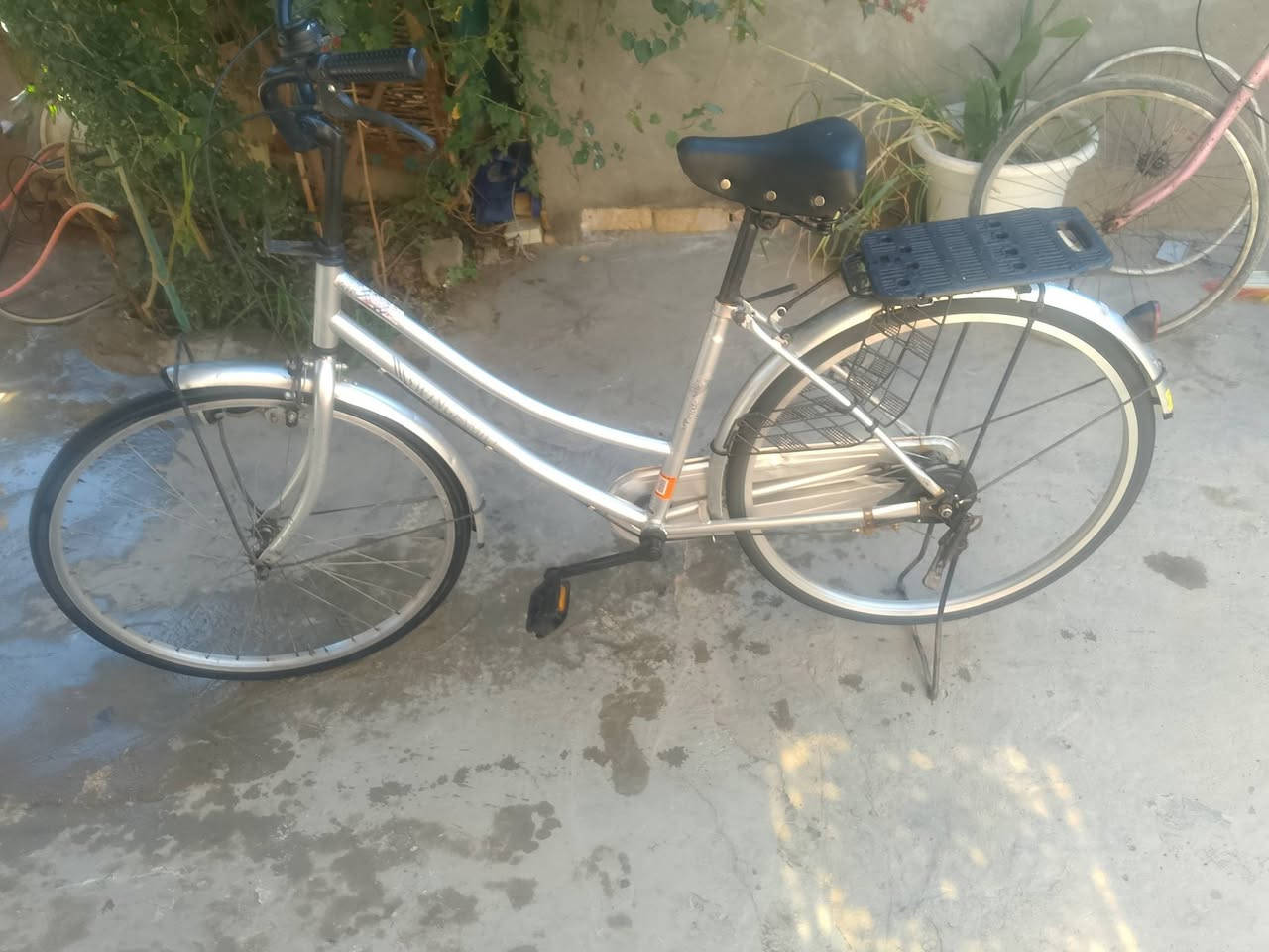 السلام عليكم بايسكل للبيع حجم 26 السعر 125 ابوي مجال مو شراي لا يراسل صاله 3يام من طالع من الحويه


**إذا كنت صاحب هذا الإعلان وتريد حذفه لأي سبب، رجاءا أرسل رسالة إلى الدعم الفني**