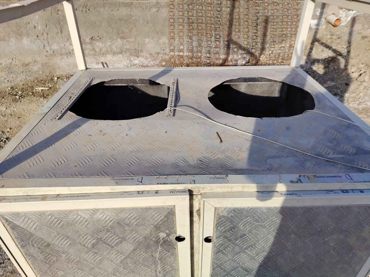 سلام عليكم.  جنبر كامل المنيوم عينيين مع طباخين سهل التنقل يستعمل لبيع اللبلبي م الباقلاء او بيع الفلافل جاهز للبيع  سعر قفل 70 الف    مكان جكوك   ***********
