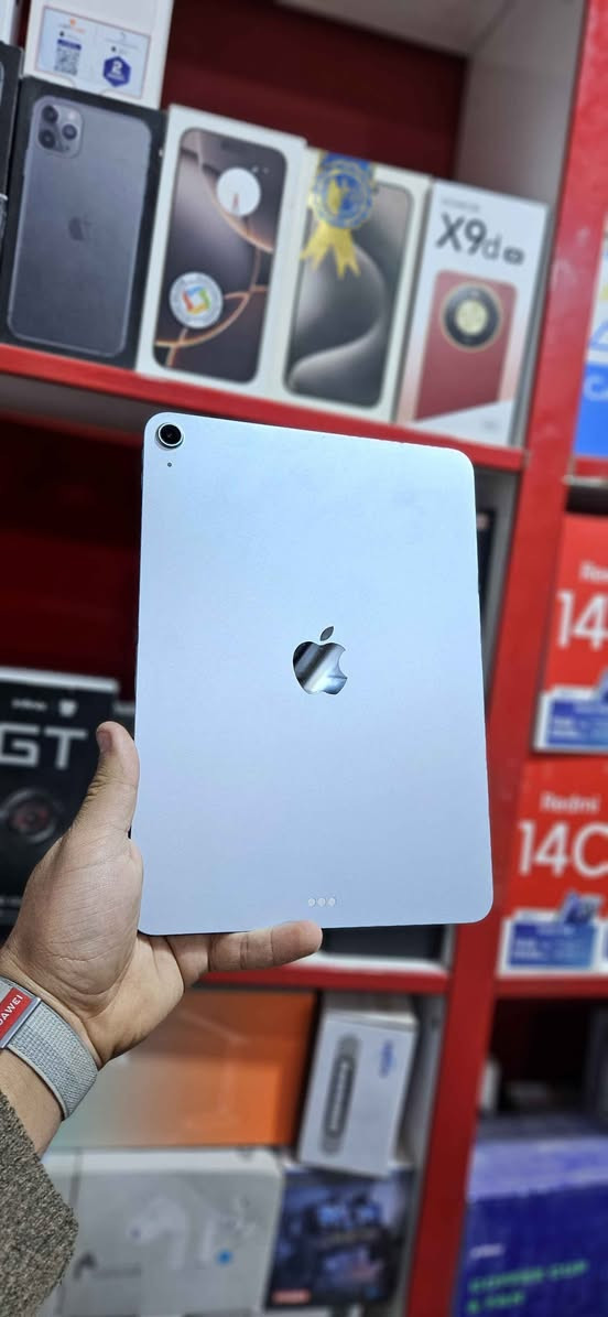 Ipad Air 7

احدث اصدار ايباد اير الجيل السابع 
معالج M3 اخر اصدار 

ذاكره 128g
بطارية 💯

عدد الشحنات 10مرات فقط 
اخو الجديد

نظافه 💯
مكفول حتى من الشخط 
ملحقات كامله 

لون مميز وجميل 

السعر 675الف 

متوفر بيع وشراء ومراوس 
بابل سوك الحله شارع المكتبات مكتب الماسه للموبايل 

متوفر توصيل محافظات

***********
*********** حلة, بابل
