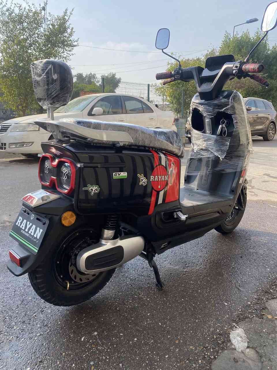 سلام عليكم 🌸
دراجه شحن ريان للبيع ❤️￼￼ 
مواصفات تخبل 
١-سرعه 50حقيقي 
٢-تمشيك بالشحنه وحده 60 كيلو متر
٣-نظام بارك 
٤-أشاير يمين ويسار 
٥-نظام Rرجوع
٦-دبلات هايدروليك 
٧-ويل كاب رياضي 
٨-دراجه ماشيه 4000 وشويه 
٩-عدد بطاريات 6 
١٠-3قير 
١١-ملف 1200حقيقي
سعر 700 بيه مجال 
عنوان ؛ بغداد حي سلام طوبجي يم سجن الأحداث 
تواصل أو الرقم /***********
