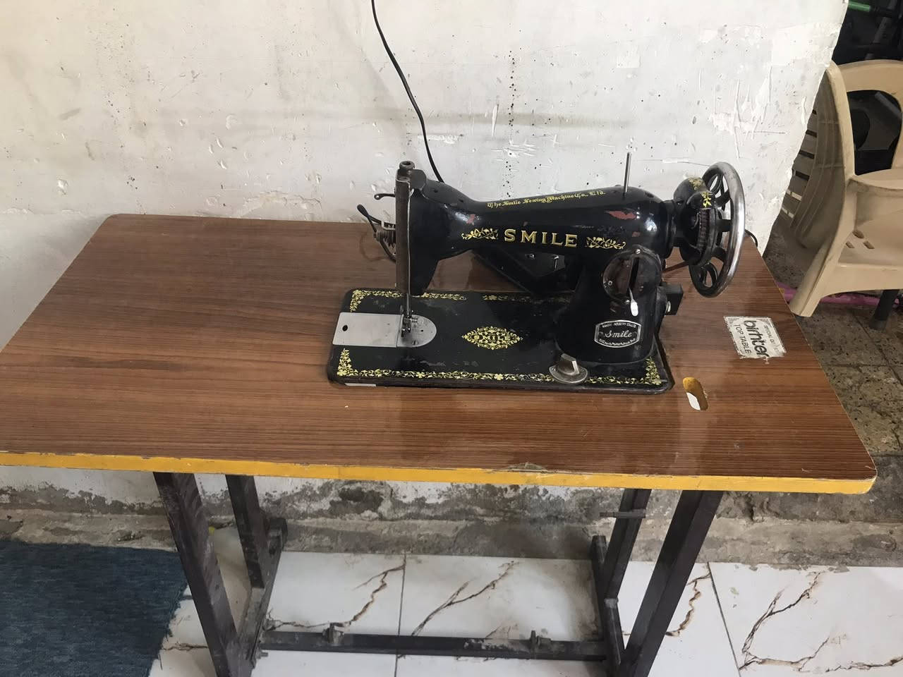 مكينة خياطة ياباني شغالة على الفحص مكينة وماطور ودواسة وميز السعر ب٥٠ قفل المكان نجف حي ميسان ***********
