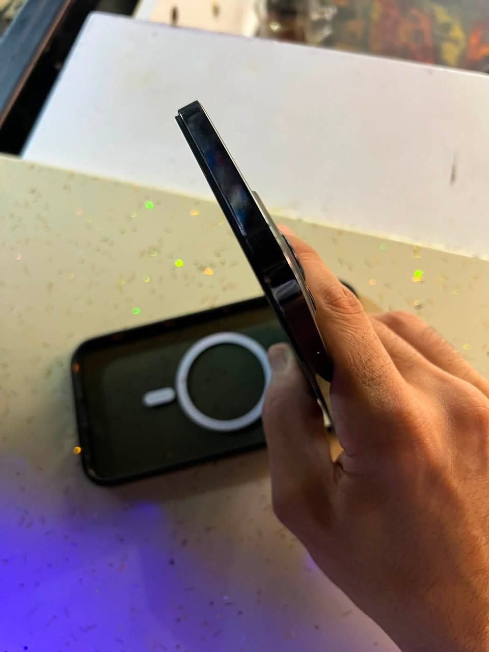 السلام عليكم ايفون ‏iPhone 12 Pro Maxللبيع فقط ذاكره 256
مبدل شاشه وبطاريه وكامرات واضحات بلصور جهاز كله شغال وبي فطر بلكلاسه فيس ايدي شغال جهاز مال تمشيه حال اكرر شغال مابي اي خلل 
مكاني بغداد العطيفيه السعر 200 الف قفل قفل قفل 
***********
