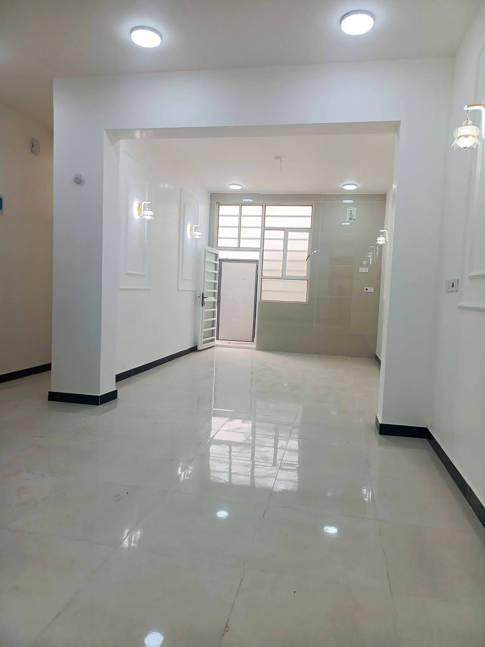 بيت للبيع حي ميسان خلف سكله الكرعاوي مساحه 100متر يحتوي على غرفه وصاله واستقبال ومطبخ وصحيات صب كونكريت ارضيه بورسلين جدران سيراميك سقوف لبخ بورك سحبات ملكيه فخمه 

السعر المطلوب 50مليون دينار عراقي 

للاستفسار والمعلومات الاتصال بنا *********** 
او مراجعه مكتب ألروان للوساطه العقاريه والمقاولات العامه 

عنوان المكتب حي ميسان ع الشريط قرب صيدليه الشراع مقابل الاستداره مباشر 

عندك بيت عرصه للبيع راسلنه وات ساب وتدلل
#النجف #الكوفة #حي_ميسان #عقارات #ايجار #رهان #بيع #شراء #العراق #ايجار #عقارات
