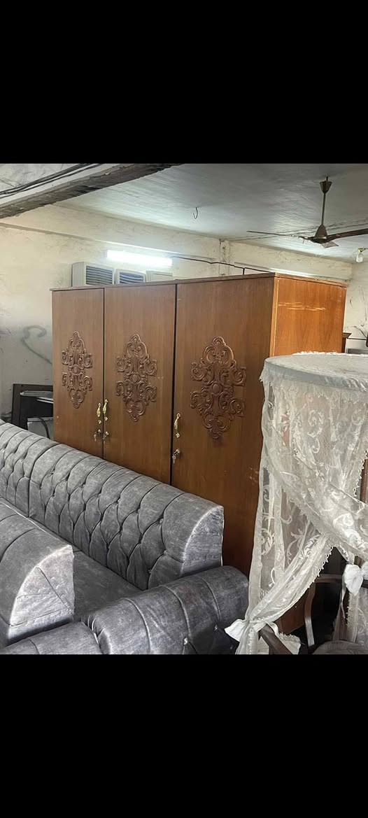 للبيع
سنك واحد سعر ١٥٠
ميز ٦ كراسي احمر سعر ١٤٠ 
ميز ٤ كراسي ابيض سعر ١٠٠
كرافت اوتماتيك سعر ٢٠٠
١١ مقعد ٧ ديوان  رصاصي متر حطاطه جديد سعر ٤٥٠
ثلاجه وسط رصاصي سعر ٢٠٠
ثلاجه جبيره ابيض سعر ٢٥٠
ثلاجه وسط ابيض سعر ٢٠٠
ثلاجه وسط احمره سعر ٢٠٠
الكنتور حطاطه سعر ١٧٠ 
 سرير واحد سعر ٥٠ 
سرير عدد ٢ 
مكنيه ميز سعر ١٠٠ 
طباخ ٥ عيون سعر ٢٧٥
الكاونتر مترين مع السنك سعر ٦٠٠
كاونتر مترين ونص مع السنك  سعر ٧٠٠
مكان رمادي 
*********** بي واتساب
