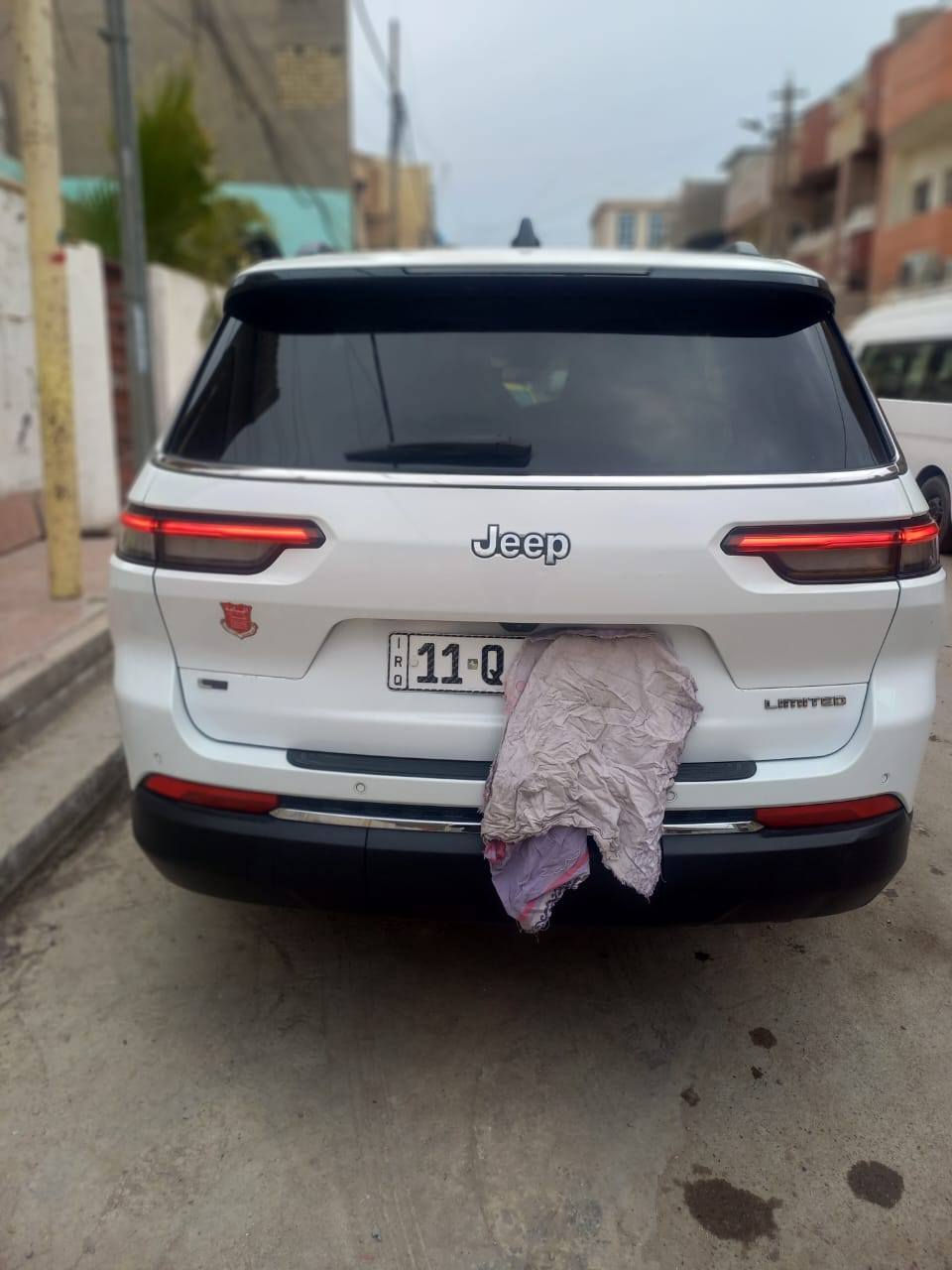 اسلام عليكم شباب جيب لاريدو سبعه راكب للبيع فول مواصفات لمتت موديل 2023 الون ابيض رقم بغداد تحويل مباشر حادثهه باب خلفي صفحت اليمنه تبديل باب نفس الون أو صور الحادث في المنشور السيارة جديده جديده مكان السيارة بغداد مدينت الصدر السعر للستفسار التصال *********** مامتواجد علا الفيس
