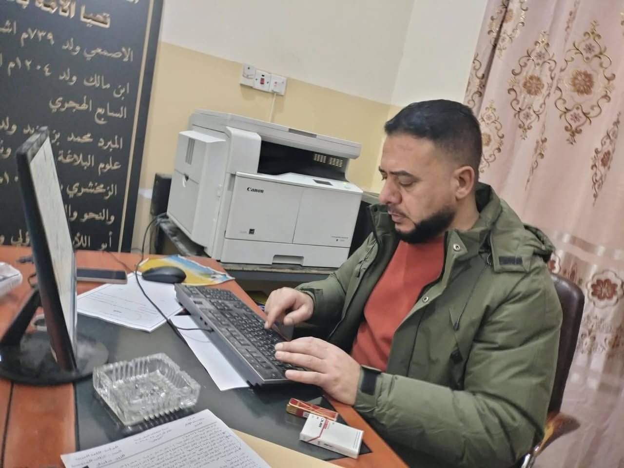 اعلان 
الى اهلنا في مدينة هيت الحبيبة 
يعلن الاستاذ(#حسام_ثابت_نعمان) عن البدء في فتح باب التسجيل لدورات التقوية لمادة(اللغة العربية) لطلبة السادس الاعدادي بفرعية(العلمي_والادبي)بنين وبنات وكذالك طلاب الثالث متوسط (بنين_وبنات)للعام الدراسي 
2026/2027 يوم الاربعاء 7/15
الدورة تتضمن 
شرح مفصل للمنهج كاملاً مع التركيز على حلول الأسئلة الوزارية الخاصة بكل موضوع مع وجود اختبارات يومية وشهرية بشكل دائم وباسعار بسيطة جداً 
#ملاحظة/ مادة(الادب) للفرع العلمي والادبي تدرس مجاناً وكذالك مادة(النقد) للأدبي 
فعلى من يرغب بالتسجيل وحجز مقعده زيارة موقعنا 
العنوان هيت/حي الدوارة/قرب معرض السلام المركزي للسيارات/شارع المستشفى 
 او الاتصال على الرقم 
***********
