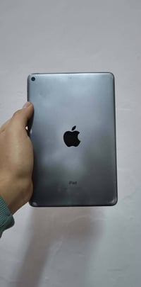 ايباد ميني 5 • بدون ضمان • بحاجة فحص