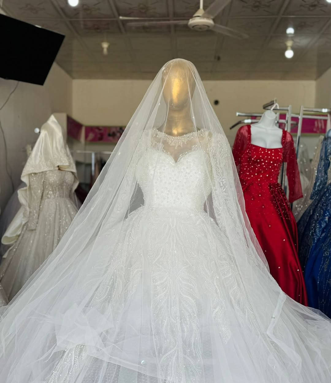 السلام عليكم
بدلات اعراس وحنه هنه ولعابتهن للبيع ب اسعار مناسبه 

ملاحظه / البدلات بعدهن جدد يعني متأجرات ٣ مرات وقسم من البدلات بعدهن حتى ما تأجرن يعني جدد 

للاستفسار التواصل على هذا الرقم *********** واتساب فقط
