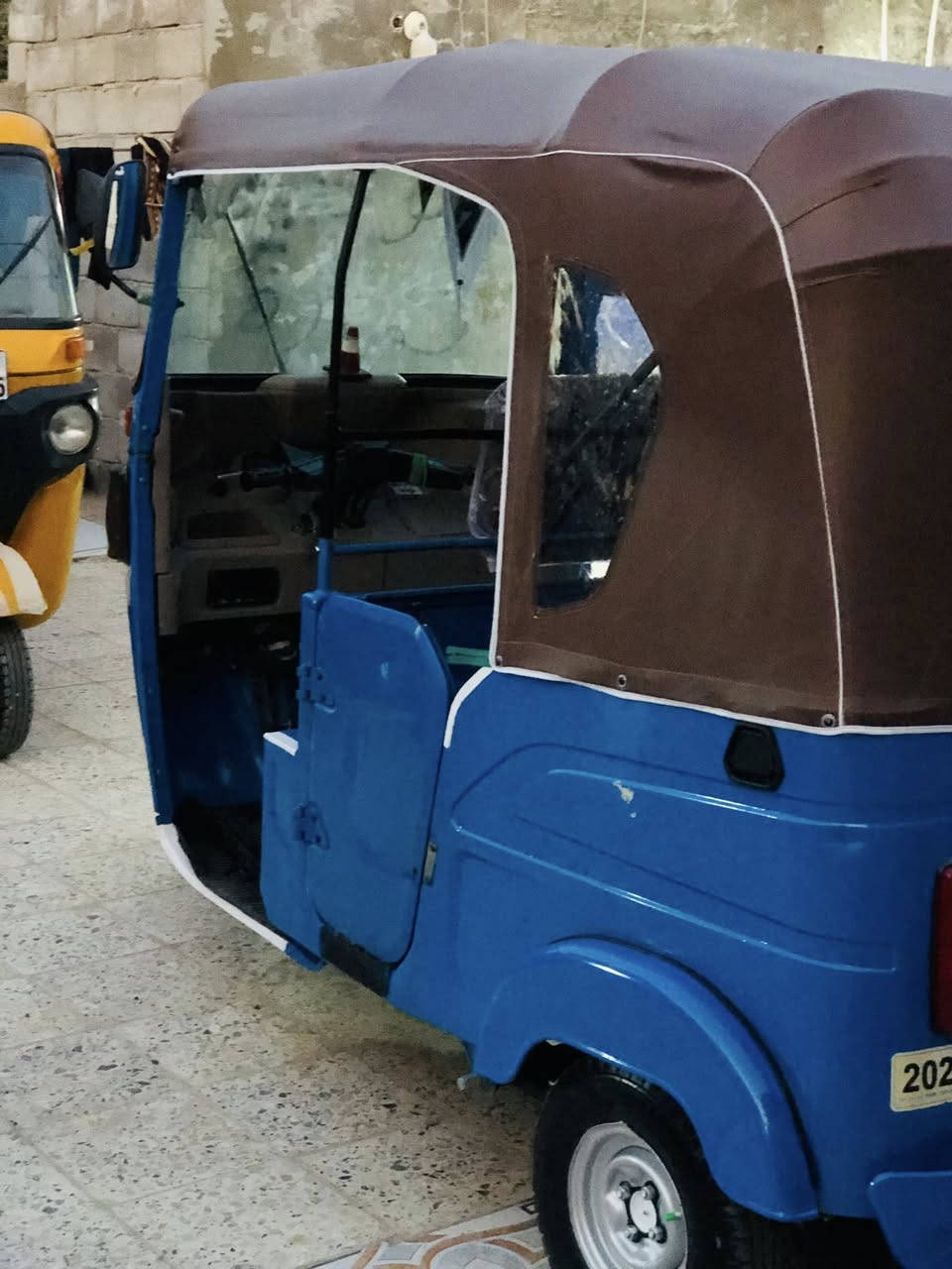 تكتك. موديل 21كفاله. عامه كشره ومكينته.  سعره.   مرقمه.  8250. وبيه مجال.    ***********
