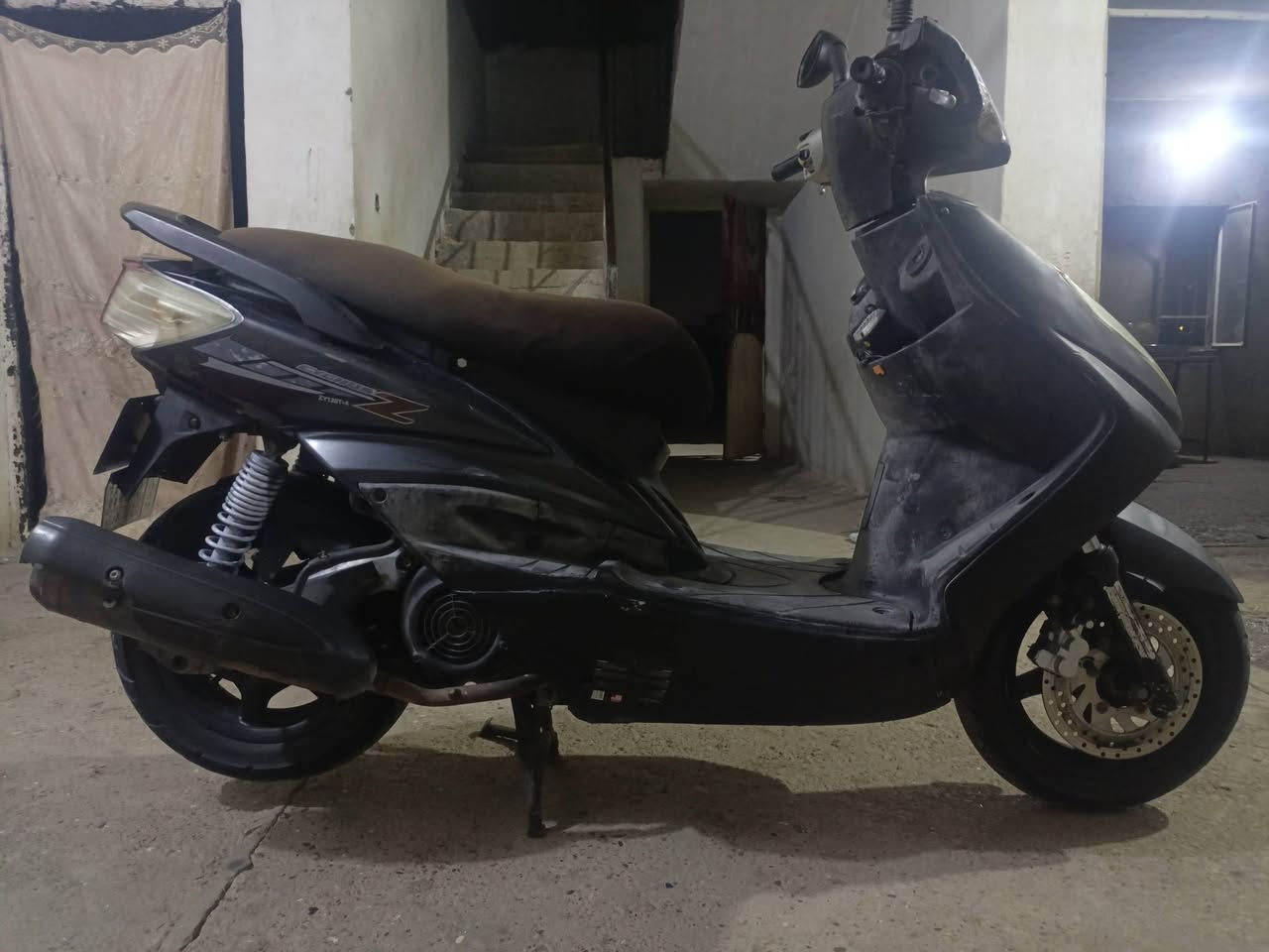 سكنس فحل ياباني نوزل خطين قبق نفخ
سبب البيع أريد اغيرها 
سرعة 140K/M - 125cc
دراجة مكفولة مكينة برغي ما مفتوح بيها 
اي صوت اي نضوح ماكو ولا اي تنفيس خير من الله مكينة  . صارلها سنة بشارع 
نسبة نظافة الكفرات 85 %
كهربائيات كلها شغالة 
سلف وهندر ربع نگرة ✅
أم بي ثري أغاني صوت عالي يخبل 
بگلايت رماش - سكن أزرق 
منفيست أصلي ✅
السعر 620 الف وبيها مجال للشراي 
مكاني بغداد تقاطع النهروان شارع السايد الواحد 
للستفسار/ ***********
