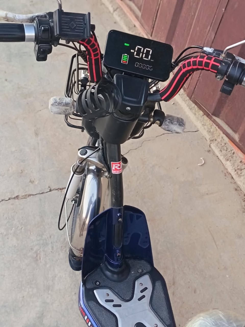 للبيع ماطور شحن موديل ٢٠٢٣ اسمه R1 ماطور جديد وخير من الله شرط نشط فول السعر ٢٥٠ وبي مجال مكاني الضلوعيه رقم الجوال *********** بي واتساب
