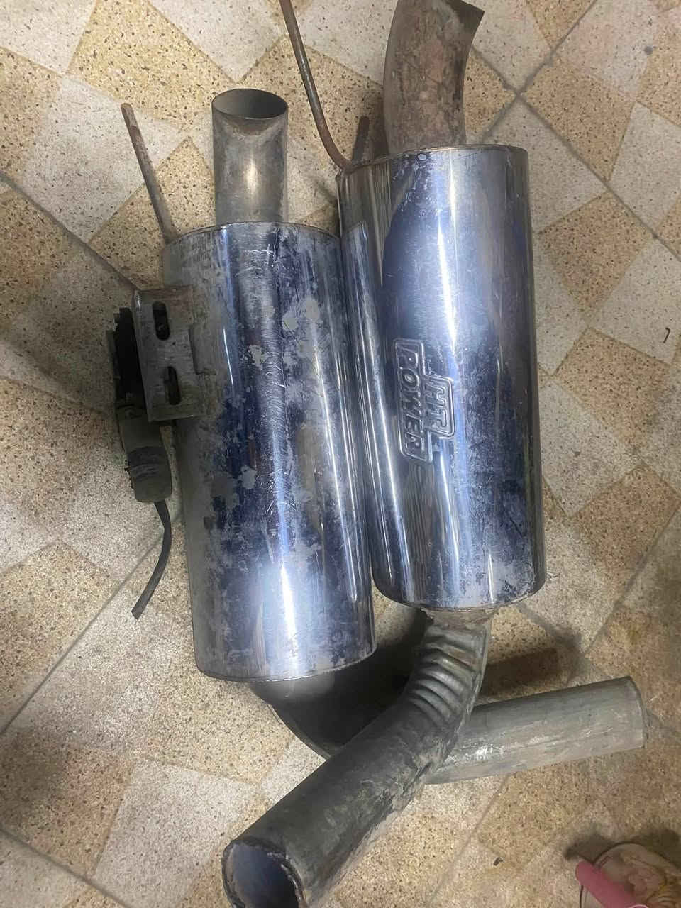 سلام عليكم 
زوج اكزوس ماركه HT power ام الريمونت 
الريمونت مالهه ضايع رايدهه ب٢٥٠ وبيهه مجال 
***********
