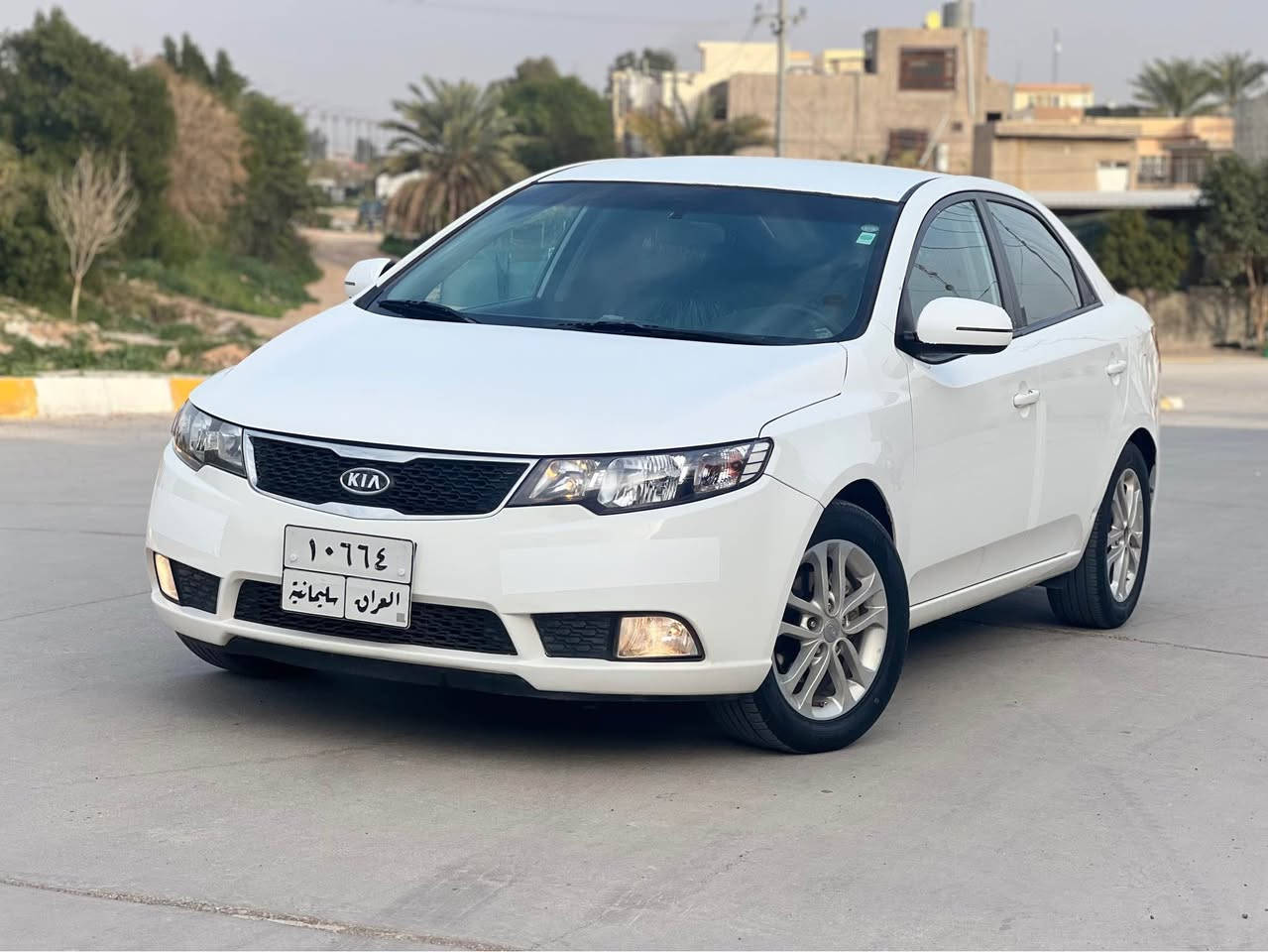 سلام عليكم سيراتو موديل 2011 كفاله من الصبغ وظربه بيه كم ملاحظه بسيطه موضح بل سونر كير محرك شرط ممفتوح موصفات واضحه ويل كب تحكم كير 6 نمر طخم تاير جديد سعر 103 وبيه مجال بسيط عنوان ديالى خانقين *********** خناقين, ديالى
