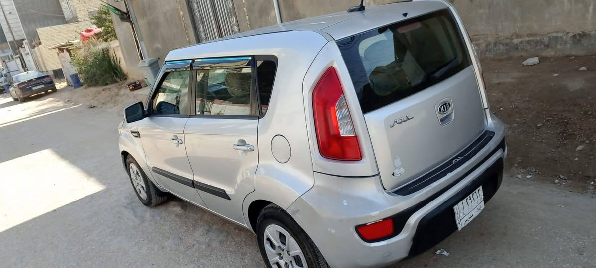 سلام عليكم كيا صول موديل 2012 أمريكي بيه صبغ 3قطع اثر جراد بدون دواخل ولباقي مكفولة سياره جديده  كير مكينه وحداديه تخم تاير تبريد كله جديد تحويل ثاني يوم مكانها حله بابل نادر السعر 78 وبيها مجال بسيط مكينه 1600 
***********
