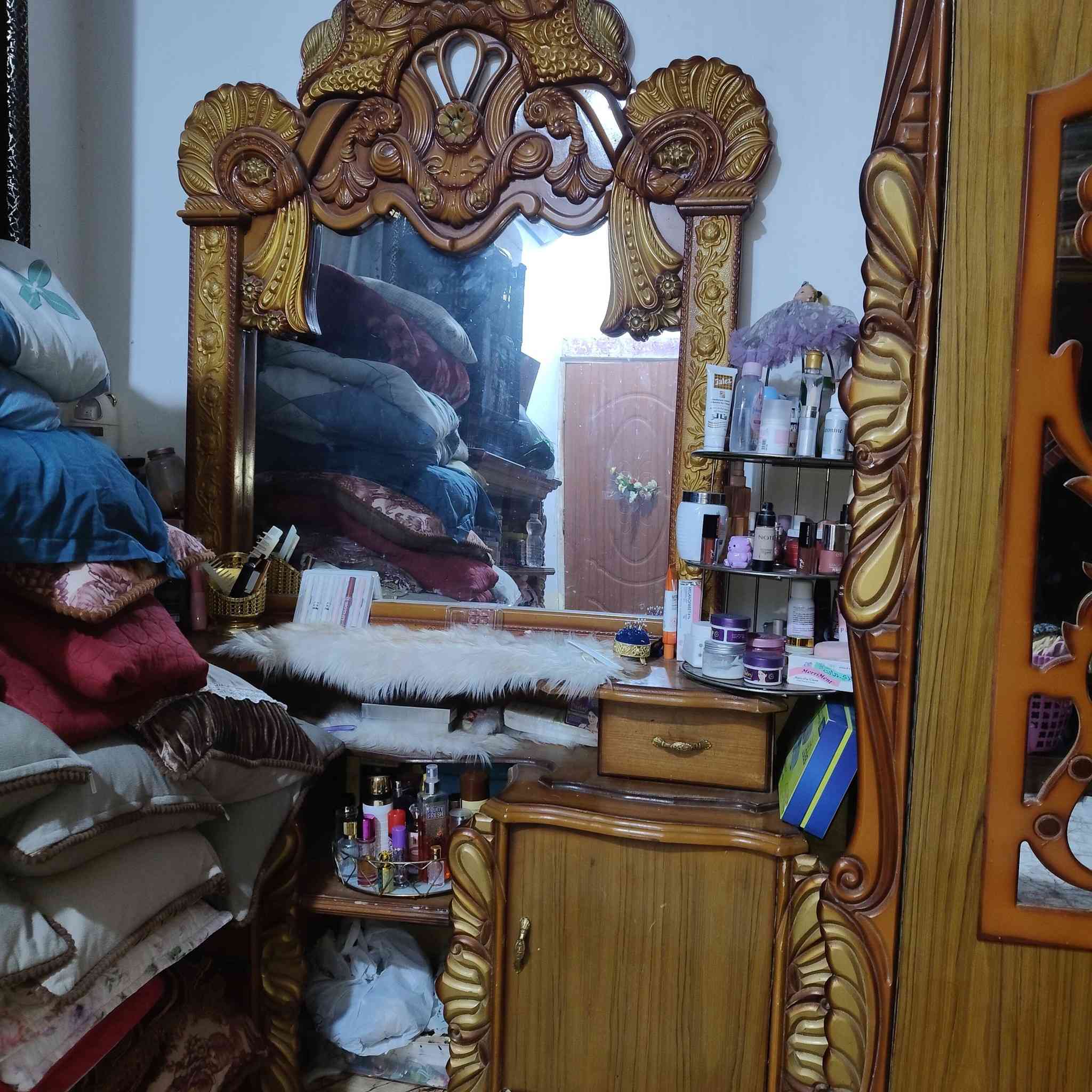 السلام عليكم غرفة نوم للبيع السعر 750كربلاء خلف جامعة العميد ***********
