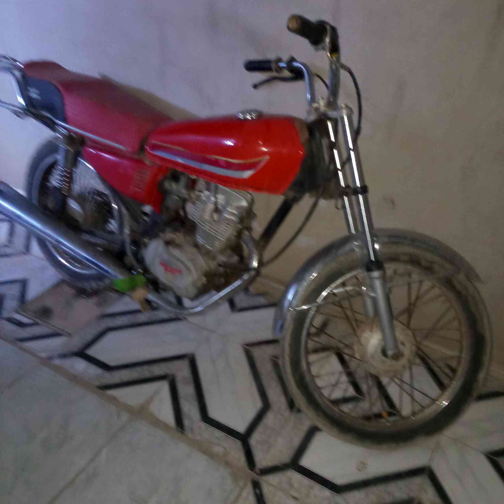 السلام عليكم دراجه للبيع تشتغل بس تخربط ابيعلك جف تراب بس سرقه اكفلهه  قيم سعرهه  بليرضي الله ***********
