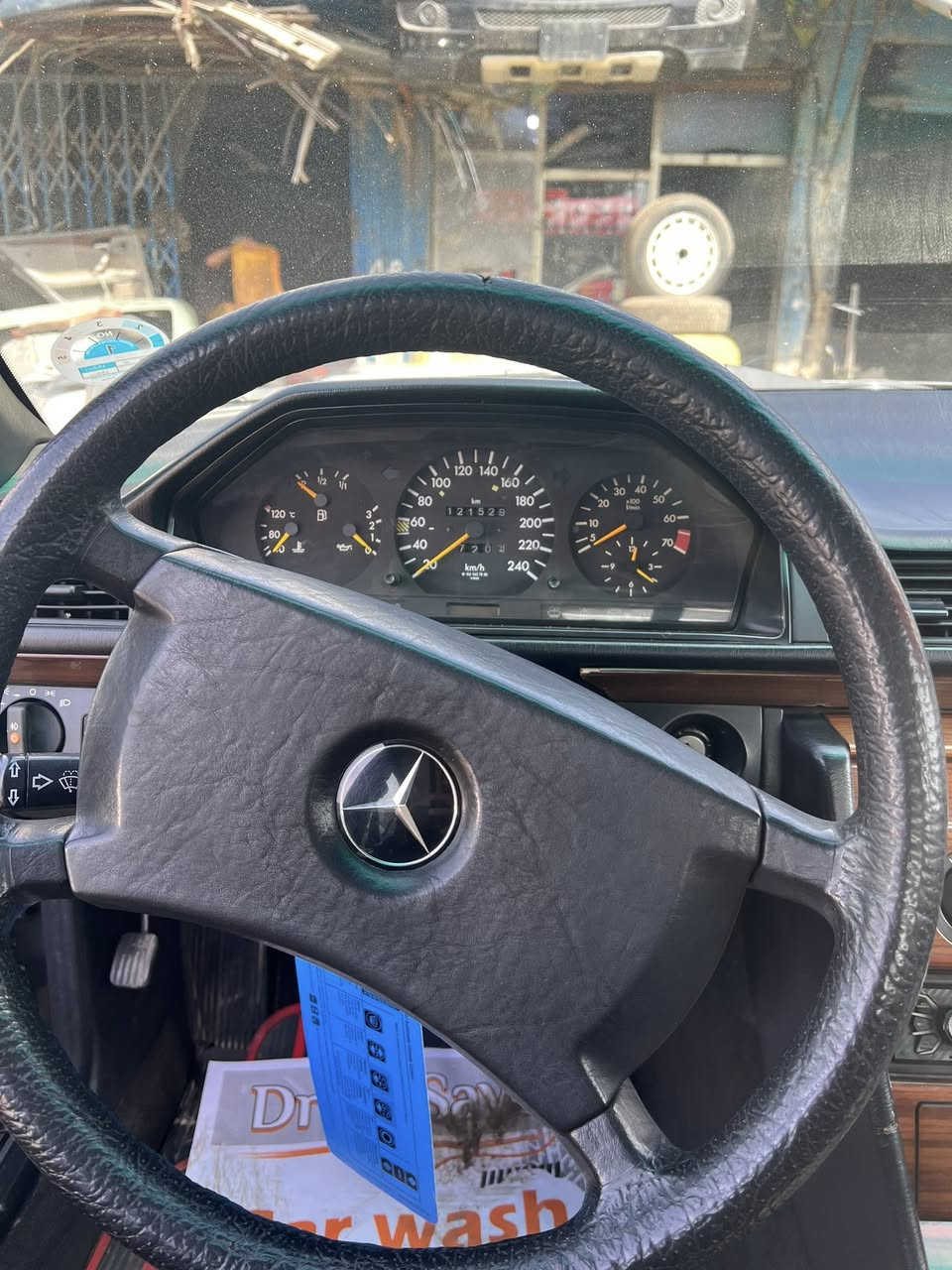 سلام عليكم مارسيدس دب موديل 1990 خير من الله صدر جديد مجموعه بانزين جديده سياره خير من الله ماناقصها شي للاستفسار ‭0770 648 3291‬
