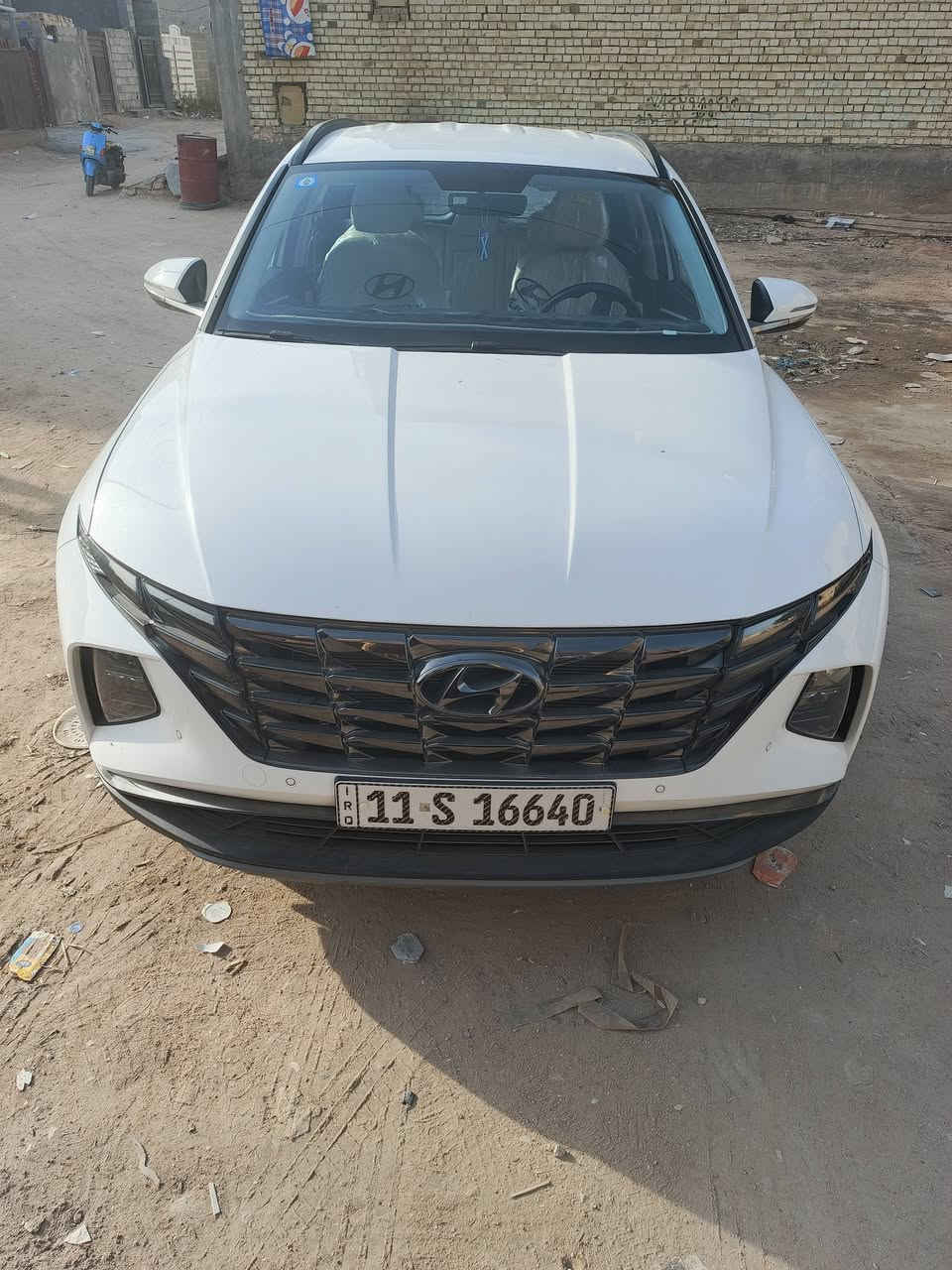 � للبيع – توسان 2024 فل كامل تقريباً / بحالة الوكالة 🚘
🔥 هيونداي توسان موديل 2024
📍 رقم بغداد إنكليزي
📏 ماشية فقط 15,000 كم
🛡️ مكفولة وكالة – خليجي
📄 باسمّي (نقل فوري)

السيارة زيرو استعمال خفيف جداً، نظيفة من الداخل والخارج، بدون حوادث أو صبغ، بحالة ممتازة جداً وما تحتاج أي مصروف.

✨ المواصفات:

 • شاشة كبيرة + كاميرا خلفية
 • حساسات أمامي وخلفي
 • جنوط ألمنيوم وكالة
 • إنارة LED
 • تحكم دركسون
 • مرايا كهرباء
 • تكييف ممتاز
 • أنظمة أمان متكاملة

🚗 سيارة بيت، استخدام شخصي، سبب البيع تبديل.

💰 السعر: (2 شده و 25 ورقة) قابل للتفاوض للجادين فقط
📞 للاستفسار الاتصال ***********

