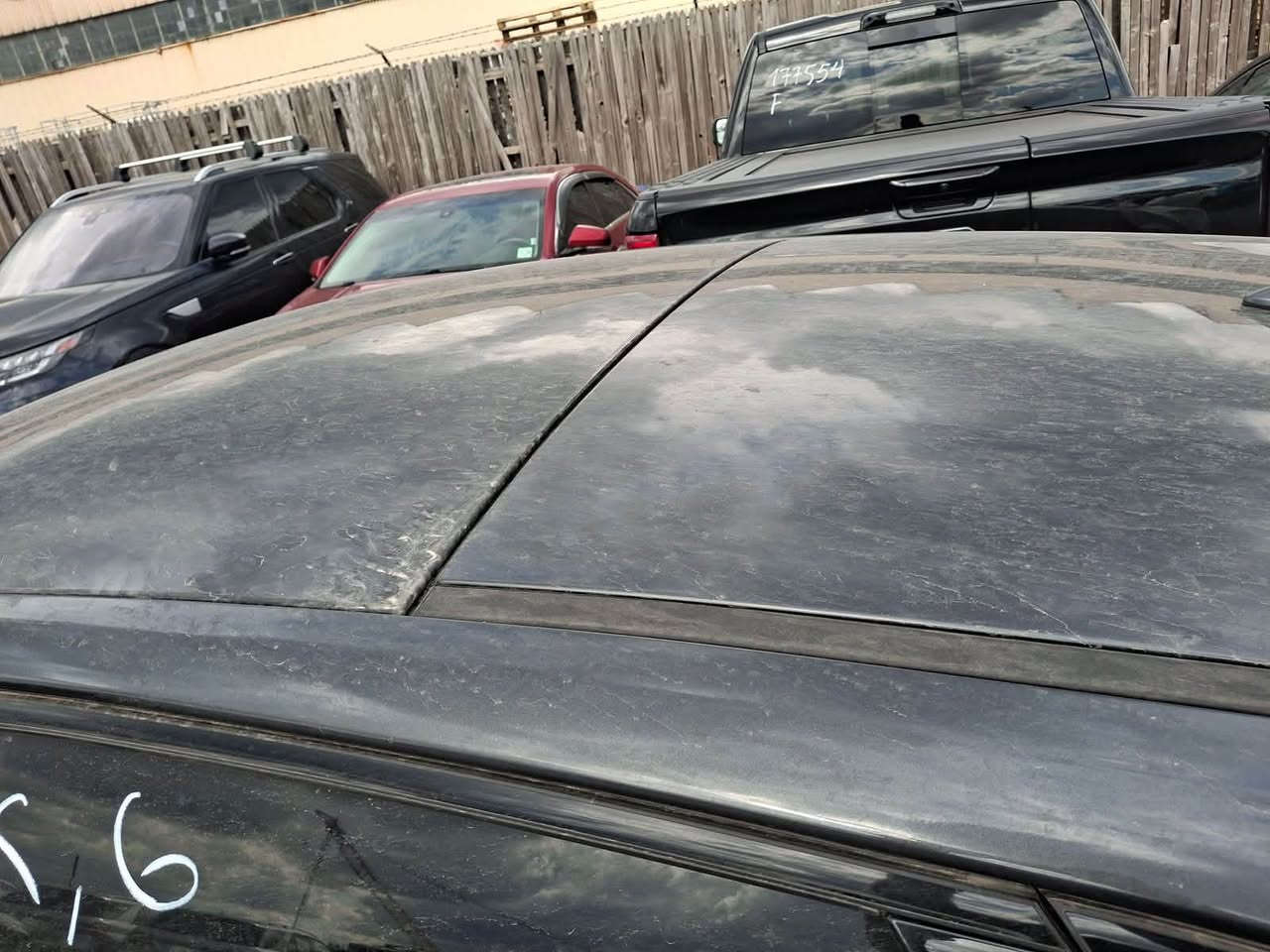 سلام عليكم 
للبيع فقط بدون مراوس 
لون رصاصي فيلي 
كي فور GTI LINE 2025
رقم بغداد بسمي هزه جديده 
حادث خلفي تبديل وصبغ قبق جنطه +صبغ ربع دعاميه خلفيه 
صبغ ربع باب خلفي 
محرك 1600 تيربو اقتصادي 
ماشيه 7.349مايل 
مواصفات GT LINE معرفه 
1- بصمه ابواب وبصمه تشغيل
2-تشغيل عن بعد 
3-تحديد مسار /قياده ذايته 
4-نقط عمياء 
5-سايد بريك بصمه 
6-سقف بانورامي 
7-شاشه متصله كيج إلكتروني 
4كامرات محطيه 
رادار امامي خلفي 
كشنات تبريد وتدفئة 
كشن السائق كهربائي +خزن 
عنوان كراده خارج العرصات 
***********
السعر 19.700 وبيه مجال قليل
