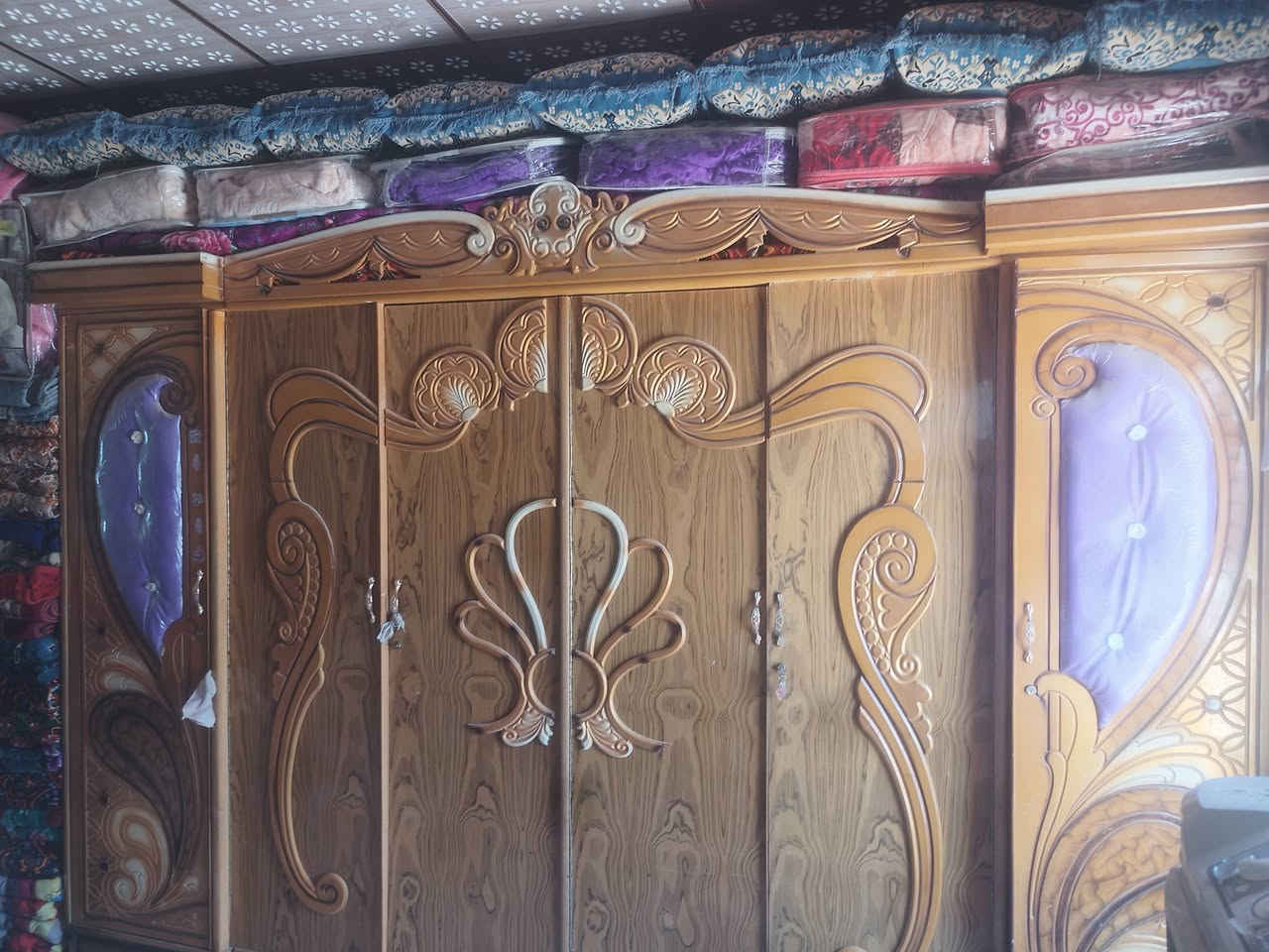 سلام عليكم اللبيع غرفه خشاب مستخدمه شهرين 2 سعر 750التصال ***********
