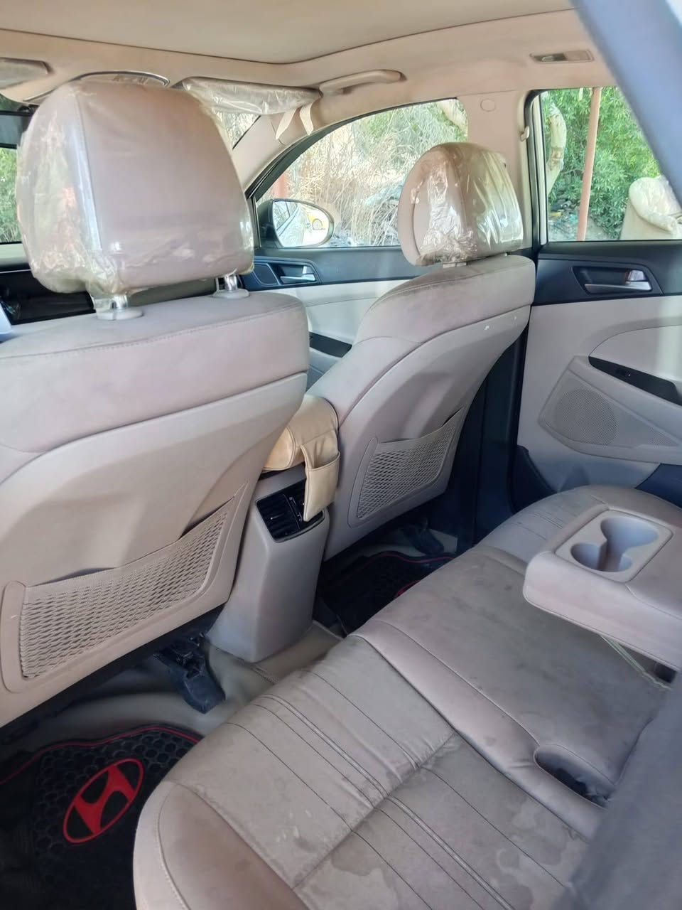 السلام عليكم سياره توسان 2016فول ماعده البصمه السياره اربعه ستندر السياره جديده وكفاله من الفتح والتبديل ماعده بارد بل جاملغ الامامي الايمن ورشات صبغ جوه الامرايه اشبرين مكينه جديده كير جديد تبريد حداديه تخم تاير يعني جاهزه ع اخر حبايه  الاستفسار ***********
