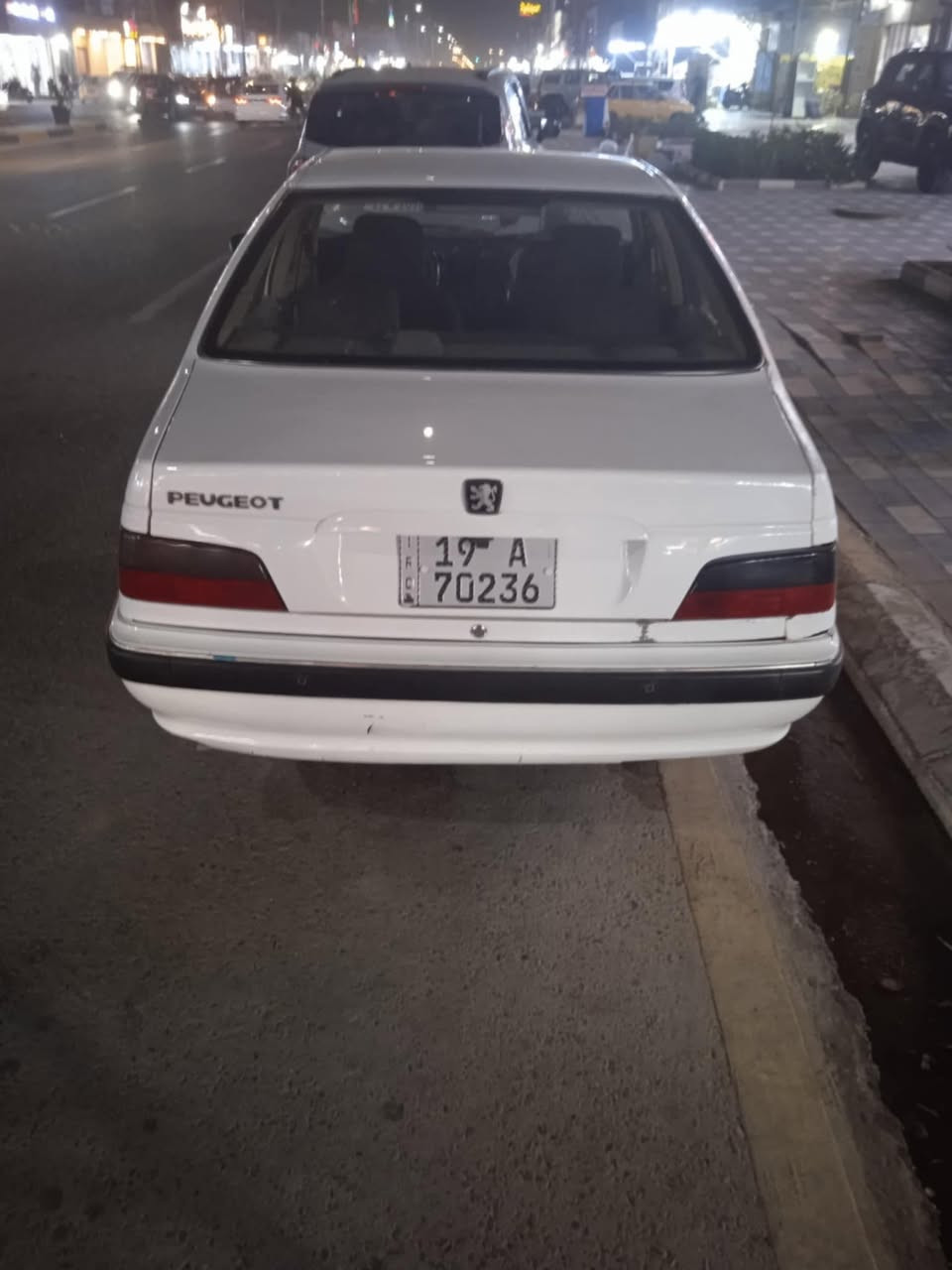 السلام عليكم بيجو بارص موديل 24 حره اسمي تحويل مكفوله ماعده ضربه بسيطه بل جاملغ الخلفي السعر 73 وبيهه مجال ***********
