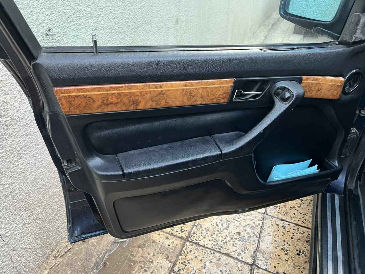 بيئم موديل 94 رقم بغداد انكليزي بأسمي 740  سياره جاهزه  على اخر حبايه مكينه 8 اسلندر منضومة غاز بيهة يعني انسى صرف بانزين تخم تاير حداديه امامي خلفي جديد  كهربائيات كلهة عل ابلاد  دبل جام فتحه طكتين سياره فول الفول وصبغ درجى اولى  مكان السيارة واسط الكوت السعر 78 وبيهة مجال *********** علمن السيارة بدون اي حادث اوضربة
