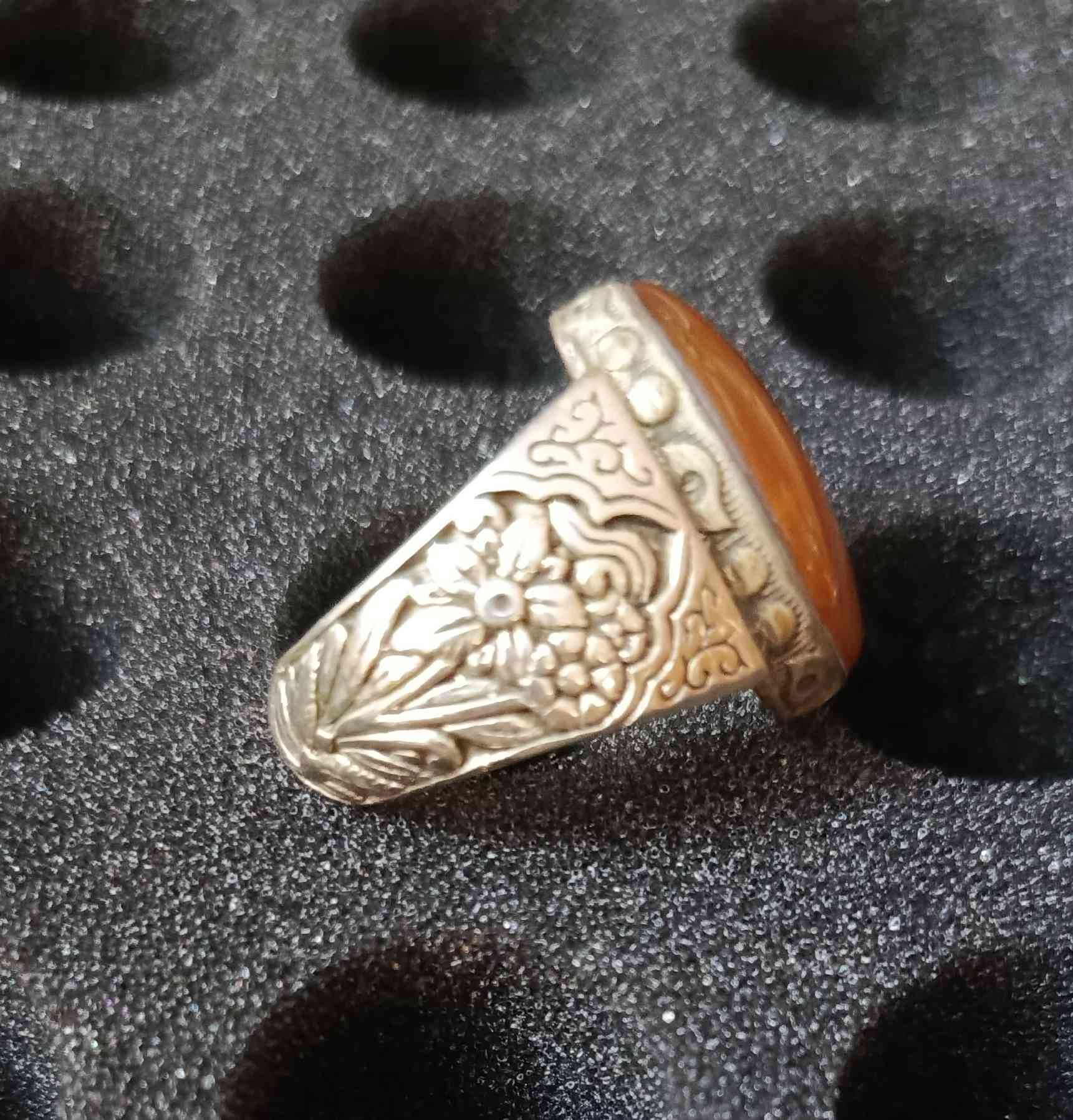 محبس عقيق مشمشي صياغة يدوية قياس 23 . . . . 24 السعر 75 الف قفل اتصال ***********
