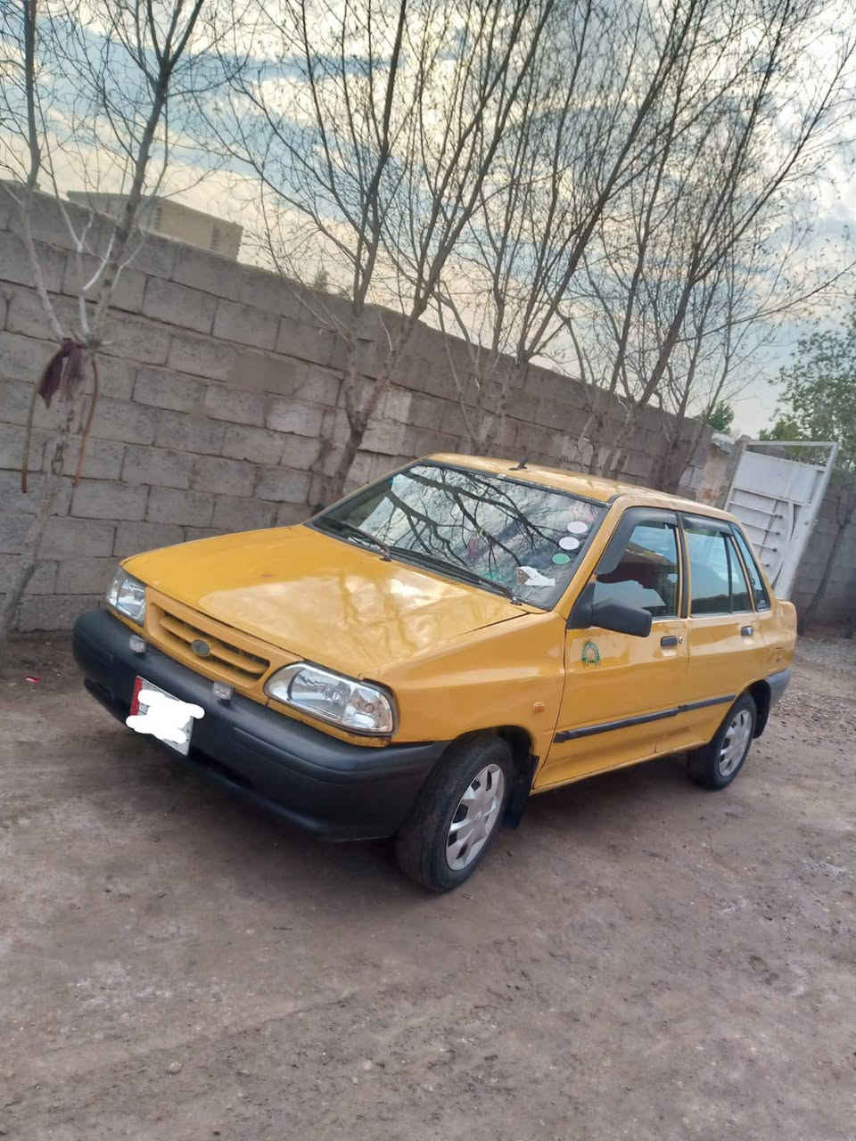 السلام عليكم سايبه11
سياره خير من الله تخم تاير 
حداديه جديده 
دبلات وصدر كله جديد
كهربائيات كلها شغاله
كير مكفول 
محرك بي تبخير قليل
رقم سياره بغداد ألماني 
سنويه لحد 2028
سياره بسمي تحويل ثاني يوم 
هيئه غرامات تأخذه مني مصفره 
السعر 26وبيه مجال قليل 
العنوان قريب على بسمايه 
رقم  تلفوني***********
