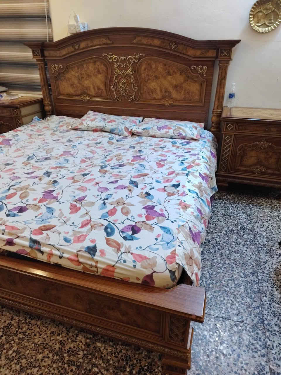 توجد غرفة نوم كاملة صاج اصلي نظيف للبيع غرفة نوم كاملة الاتصال على واتساب ***********
