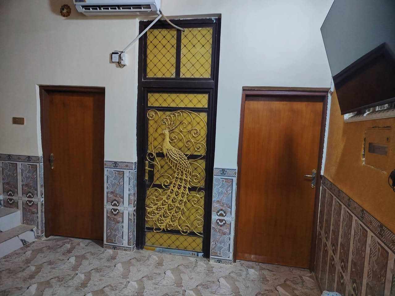 عاده النشر مره ثانيه بيت طابو مساحه 150 متر ركن على شارعين بحي الإعلام الثانيه قرب بيت حجي محمد ال إسماعيل كافه الخدمات من ماي  وكهرباء  وجود مولد قريب مطلوب اسكان تفاصيل على رقم 
***********

