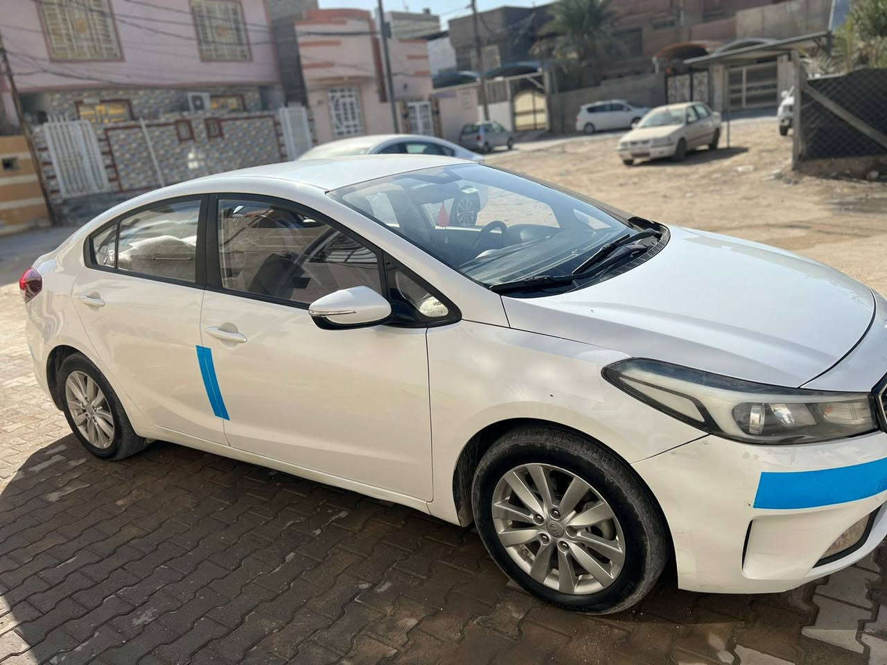 سيراتو ٢٠١٧
مواصفات نص فول 
تحكم ستيرين 
مثبت سرعه 
شاشه ايياد 
السياره كفاله ماعدا بارد بيه بصوب سايق مبين بل الصور 
كير ومحرك وحداديه تبريد كفاله 
العنوان النجف  حي القادسيه
ماشيه ٢٠٠ الف 
السعر ١٢٨
***********
