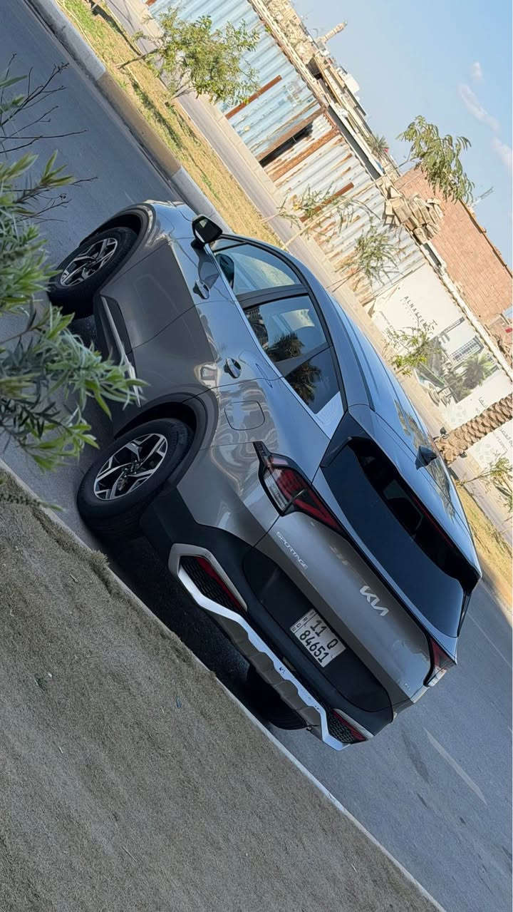 كيا سبورتج 2023 السعر 168 ورقه قفل 
وارد امريكي بانزين حادث جاملغ وبنيد فقط يعني قطعتين صبغ بدون دواخل ماشيه ٣٣ الف سياره جدا نضيفه رقم بغداد تحويل مباشر مكاني بغداد العامريه 
*********** بغداد, العراق
