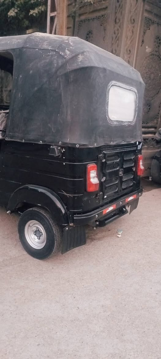 السلام عليكم تكتك للبيع نضيفه وخير من الله سعر3500وبيه مجال بسيط مكاني بغداد رقمي 
‏‪***********‬‏
