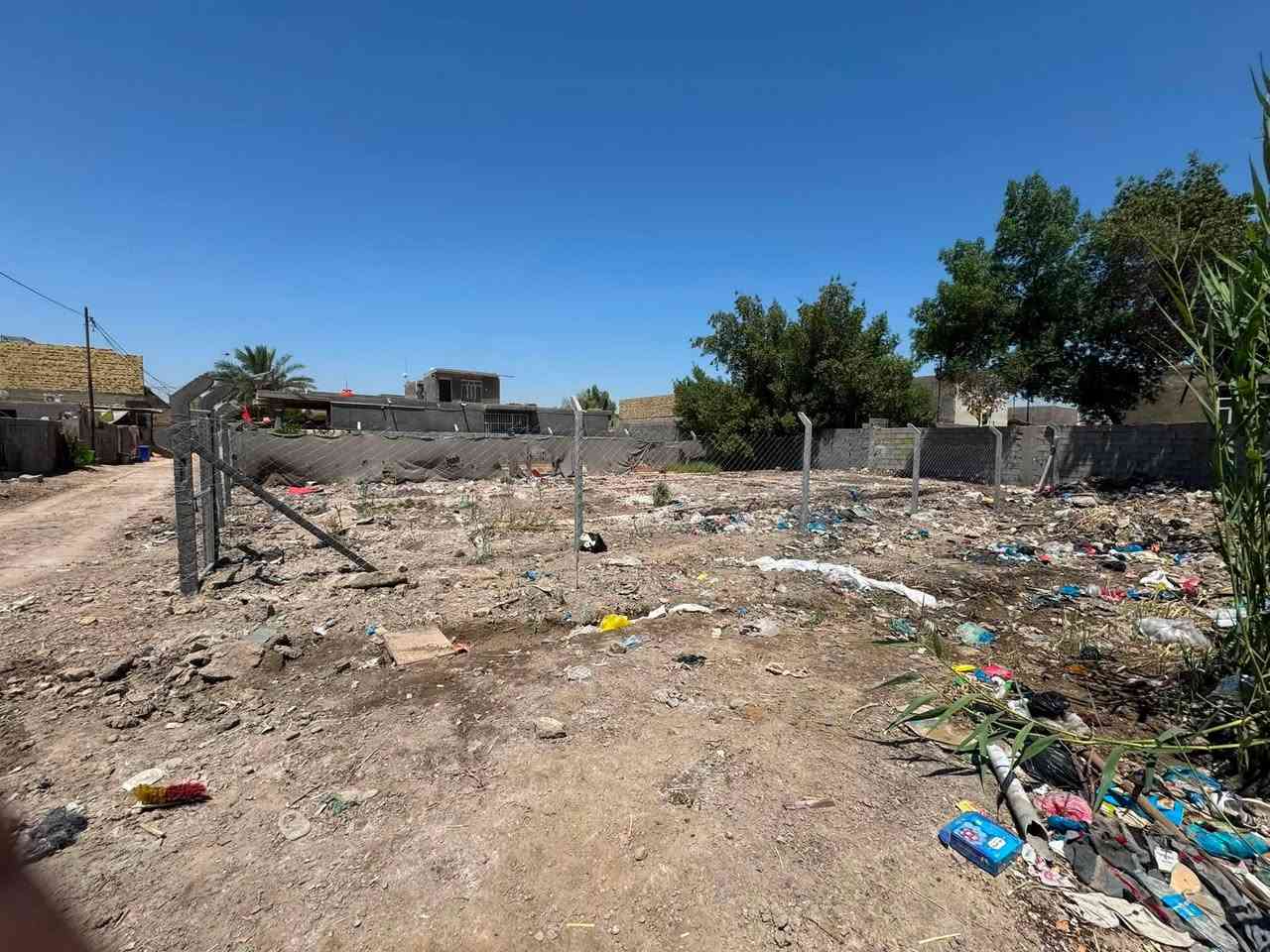 قطعه للبيع المساحه 250متر وجه 12ونزال 21متر طابو زراعي سند 25 تحويل مباشر
مسيجه بيأرسي وجاهزه صالحه للبناء خدمات المنطقه كامله الموقع بلورديه خارج قرب معمل ابوكيره ؟تبعد عن الشارع العام 150متر 
سعرها مناسب كلش 
لاستفسار اكثر ‭***********‬
