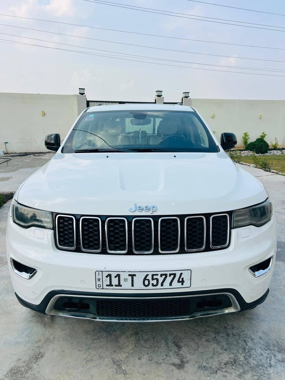 السلام عليكم

للبيع جيب خليجي 2020

ماشيه 112 الف كيلو متر

مواصفاته 

حساسات امامية و خليفة 

رادار امامي 

فتحه سقف 

و بعد بيه هواي مواصفات ما مذكوره 

السياره احلى من الصور 

مصروف عليها 

مابيها اي نقص

منضومه غاز جديده

السياره بيه طخه خفيفة و مبينه بالفحص موجود مع الصور

سعره  275 ورقه و بيه مجال 

مكان السياره بغداد 

***********
